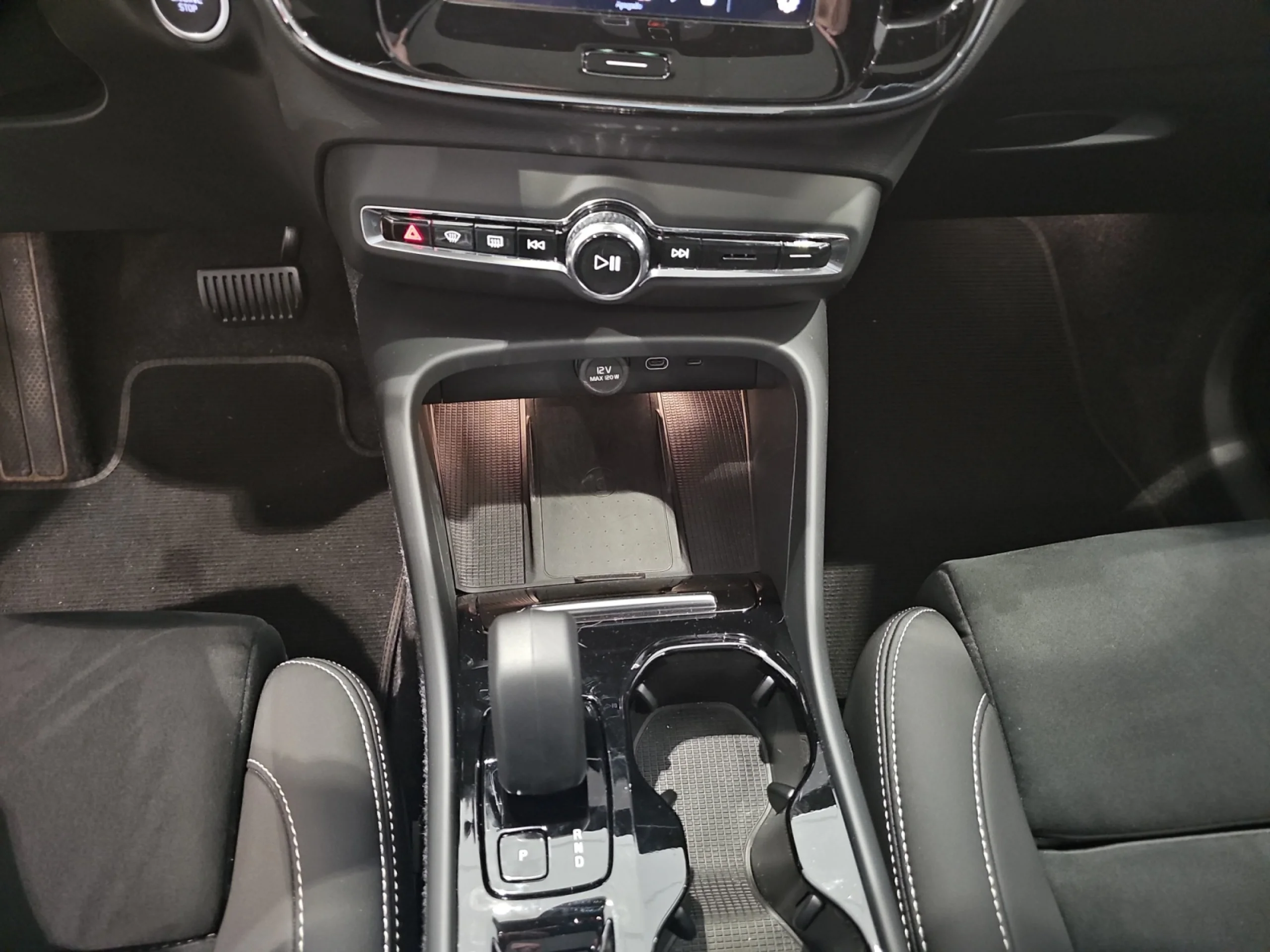 VOLVO XC40 2.0 B4 G PLUS DARK AUTO - Foto 11