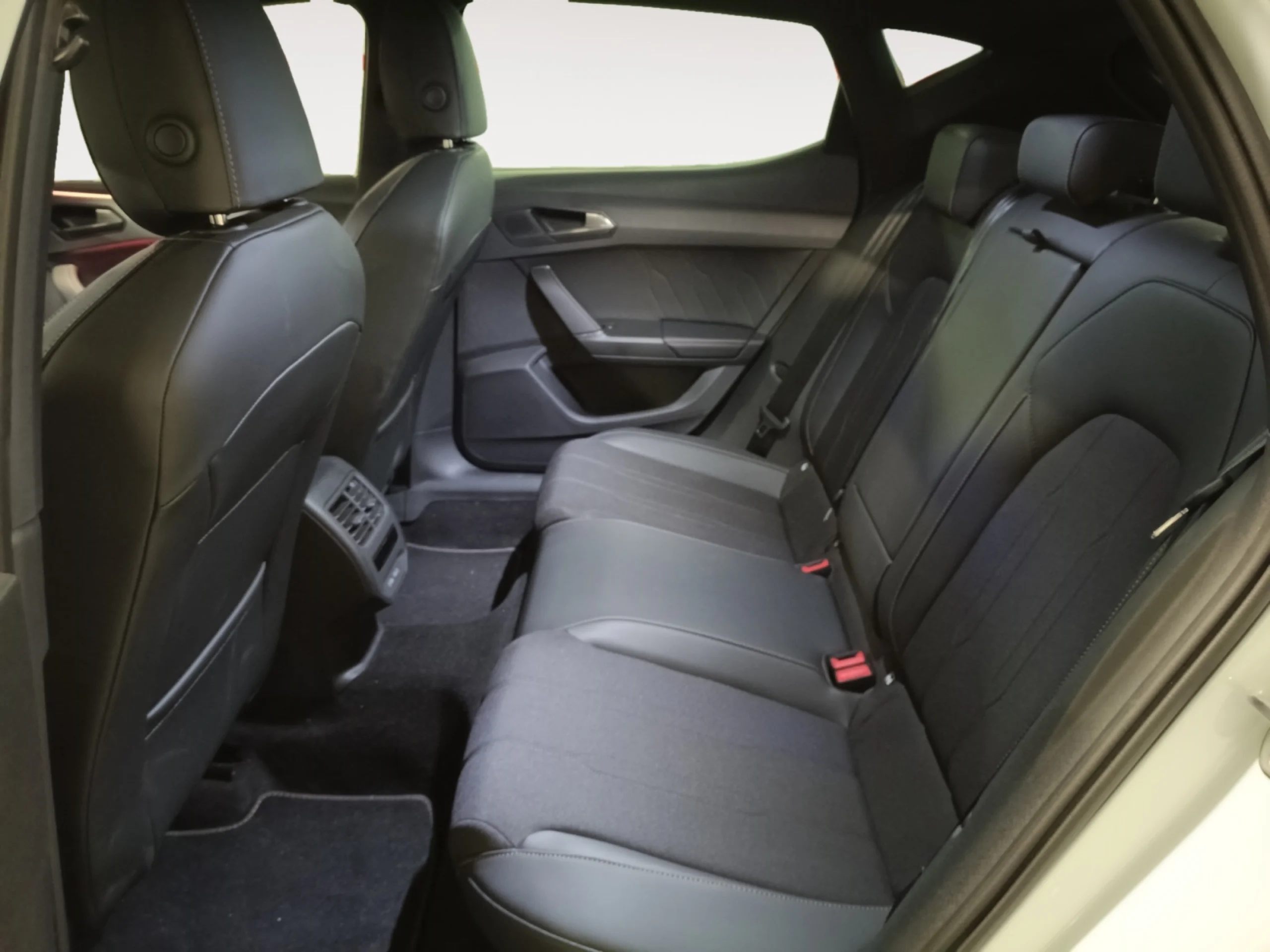 CUPRA LEON 1.5 ETSI 110KW (150CV) DSG - Foto 6