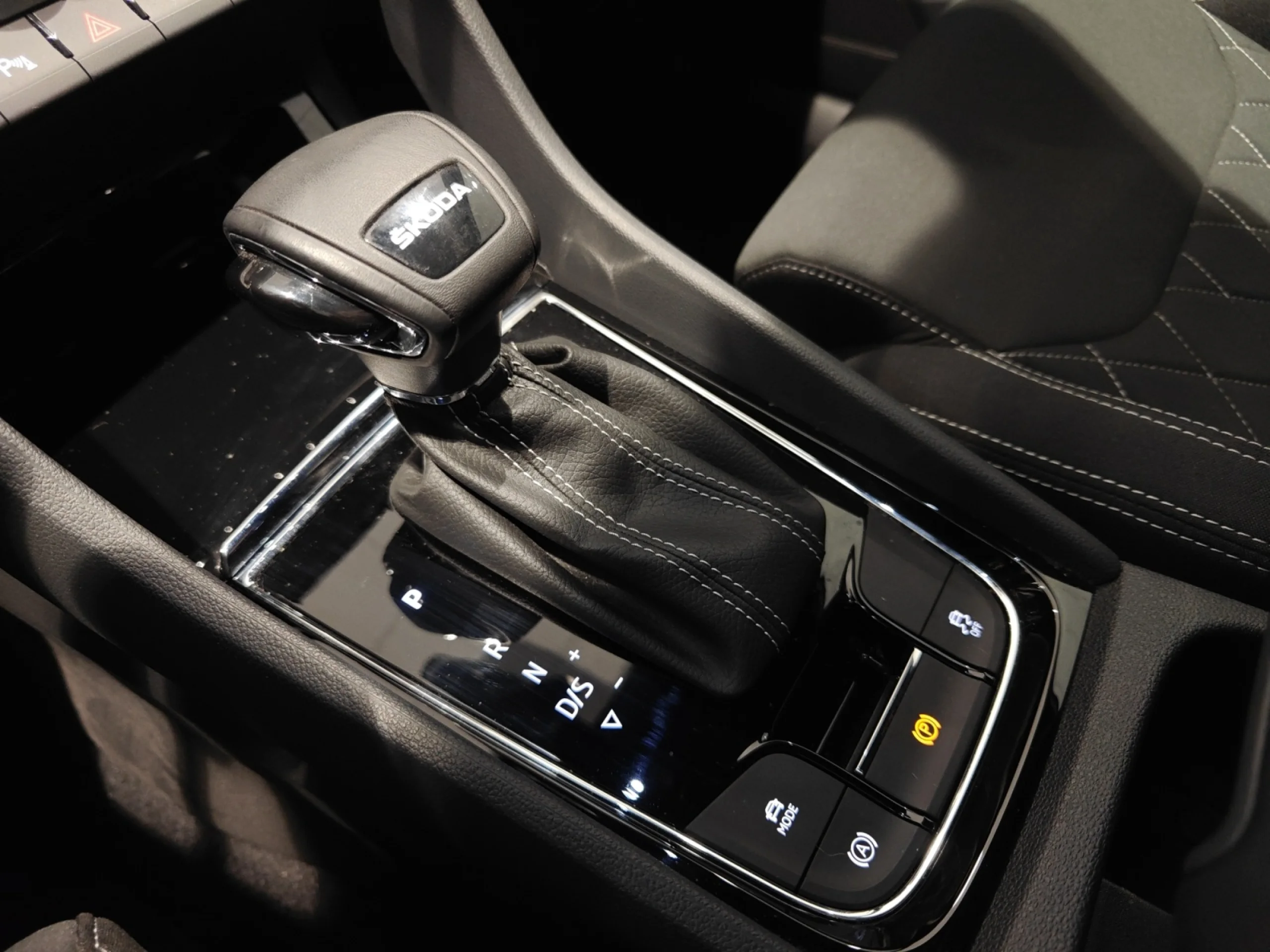 SKODA KAROQ 1.5 TSI 110KW (150CV) DSG ACT SPORTLINE - Foto 17