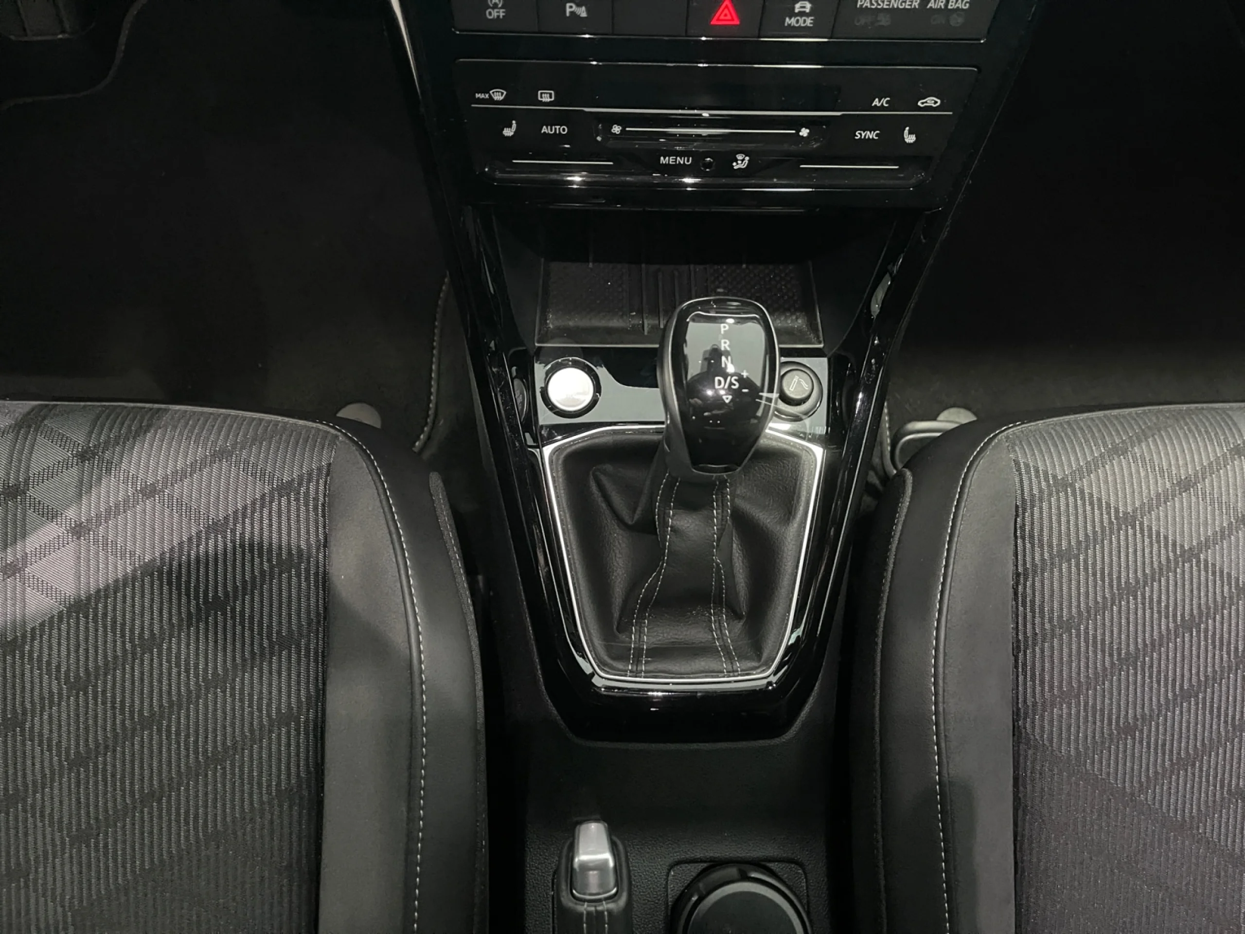 VOLKSWAGEN T CROSS T CROSS R LINE 1.5 TSI 110 KW (150 CV)  AUTOM TICO DSG 7 VEL. - Foto 11