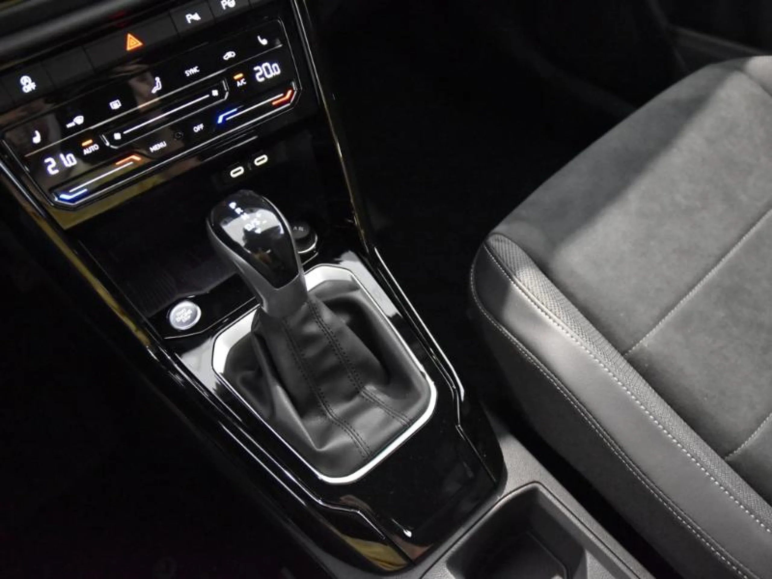 VOLKSWAGEN T ROC T ROC DARK LINE 1.5 TSI 110 KW (150 CV)  AUTOMÁTICO DSG 7 VEL. - Foto 11