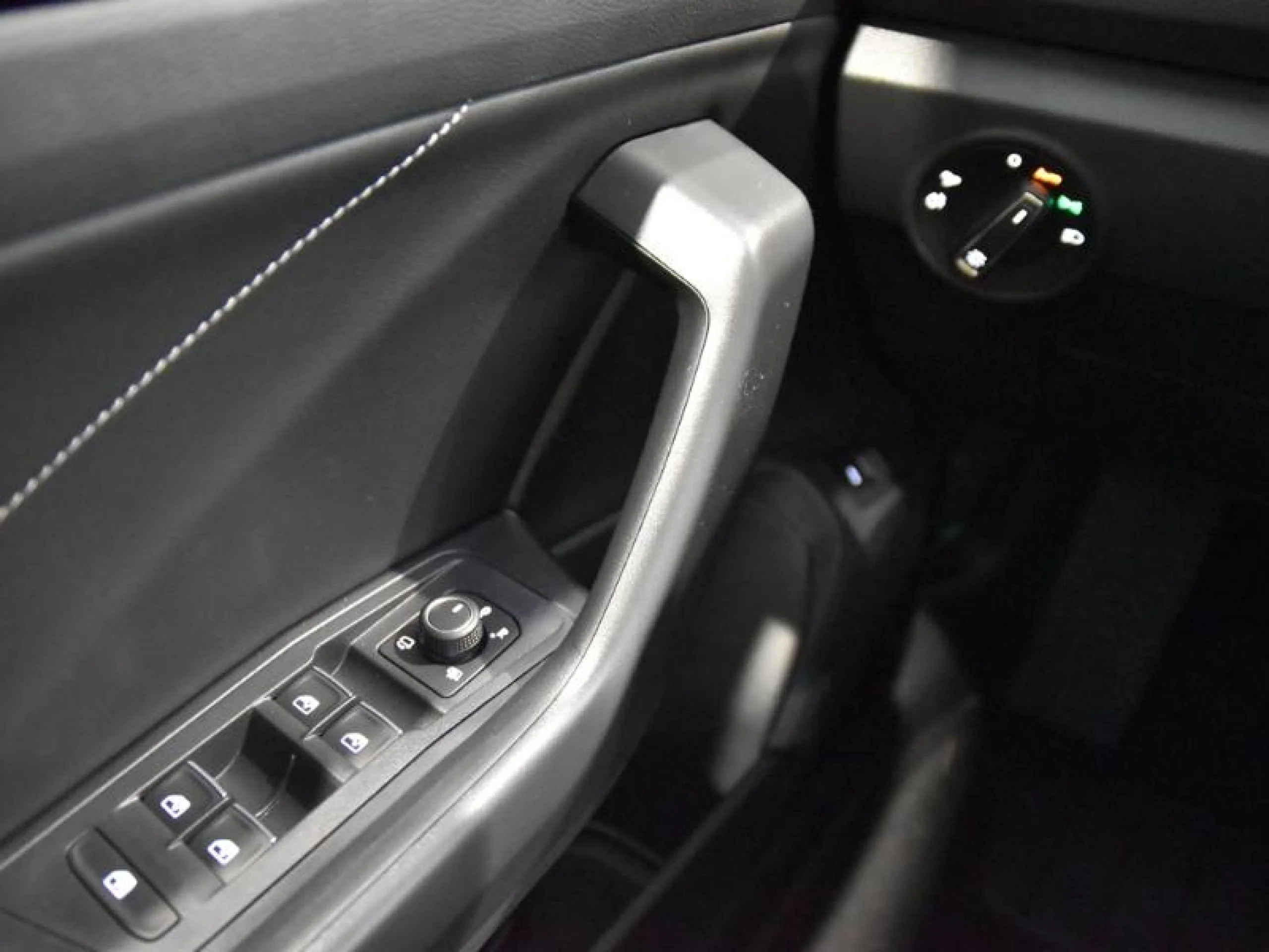 VOLKSWAGEN T ROC T ROC DARK LINE 1.5 TSI 110 KW (150 CV)  AUTOMÁTICO DSG 7 VEL. - Foto 17