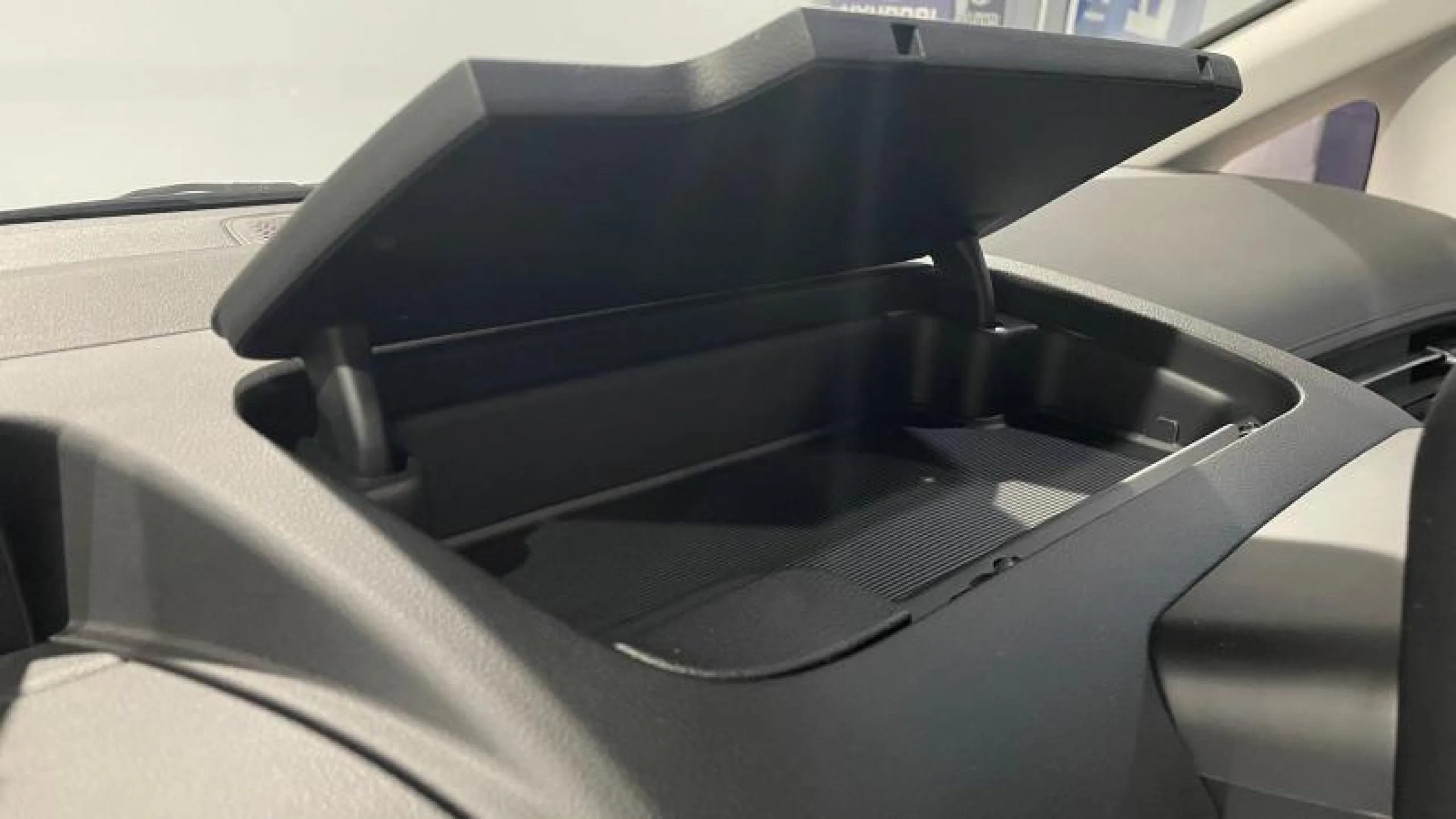 HYUNDAI STARIA 9S HEV 1.6 TGDI 225CV 6AT TECNO - Foto 26