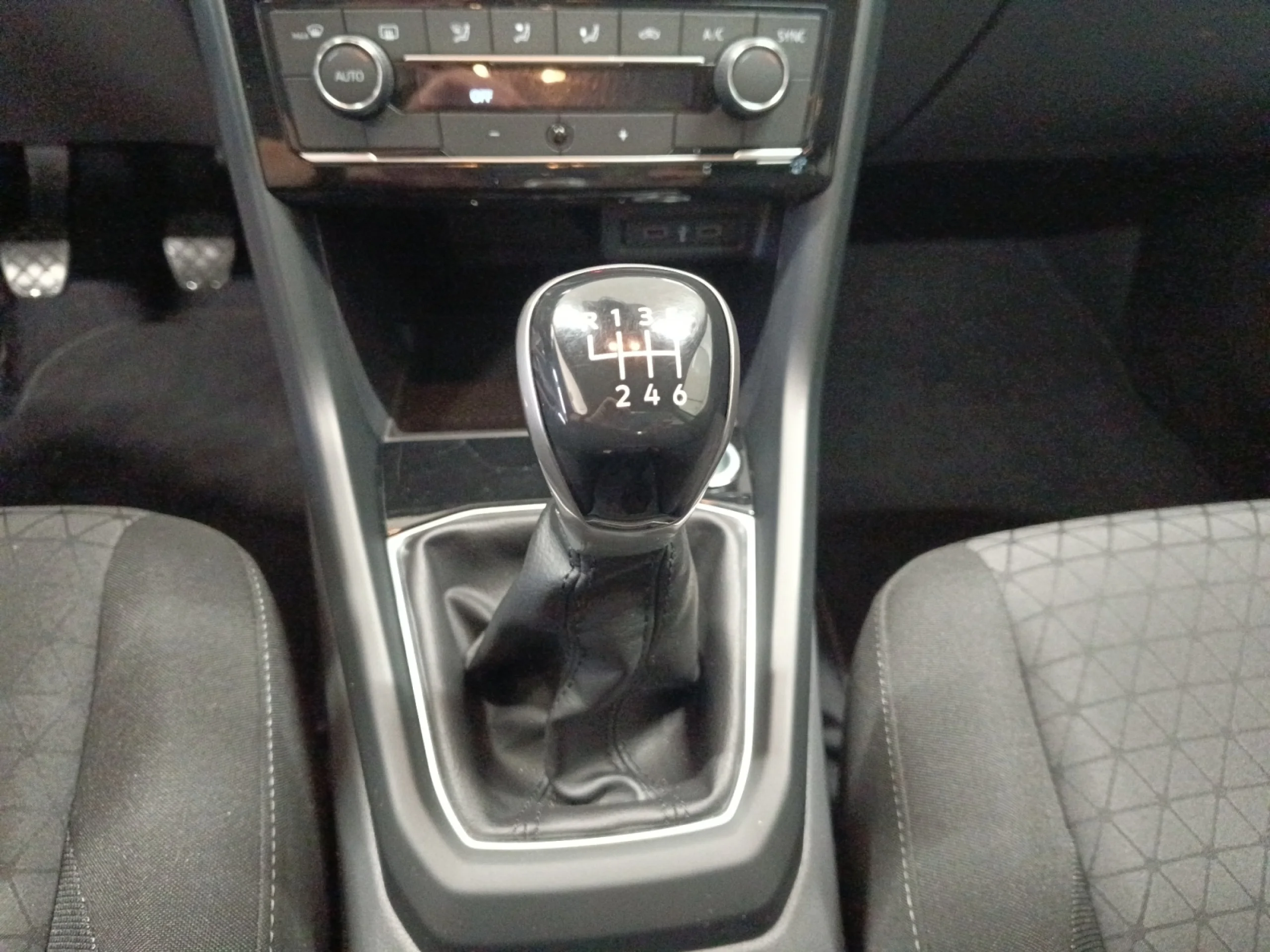 VOLKSWAGEN T CROSS ADVANCE 1.0 TSI 81KW (110CV) - Foto 16