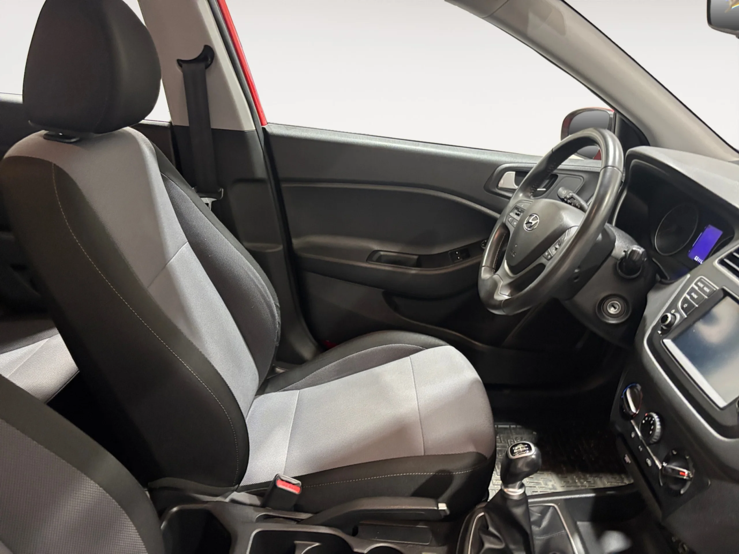 HYUNDAI I20 1.2 MPI 55KW (75CV) ESSENCE - Foto 5