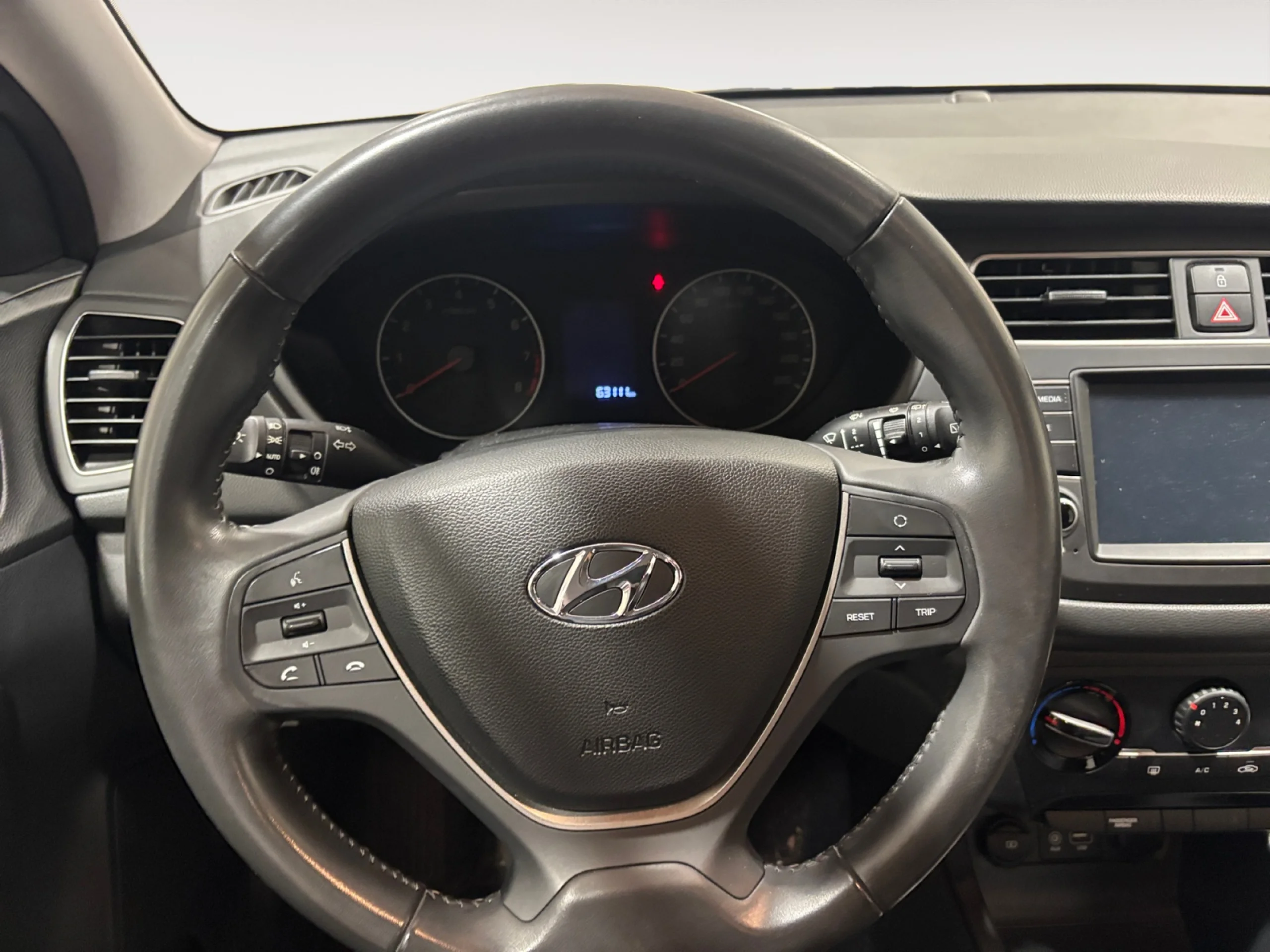 HYUNDAI I20 1.2 MPI 55KW (75CV) ESSENCE - Foto 7