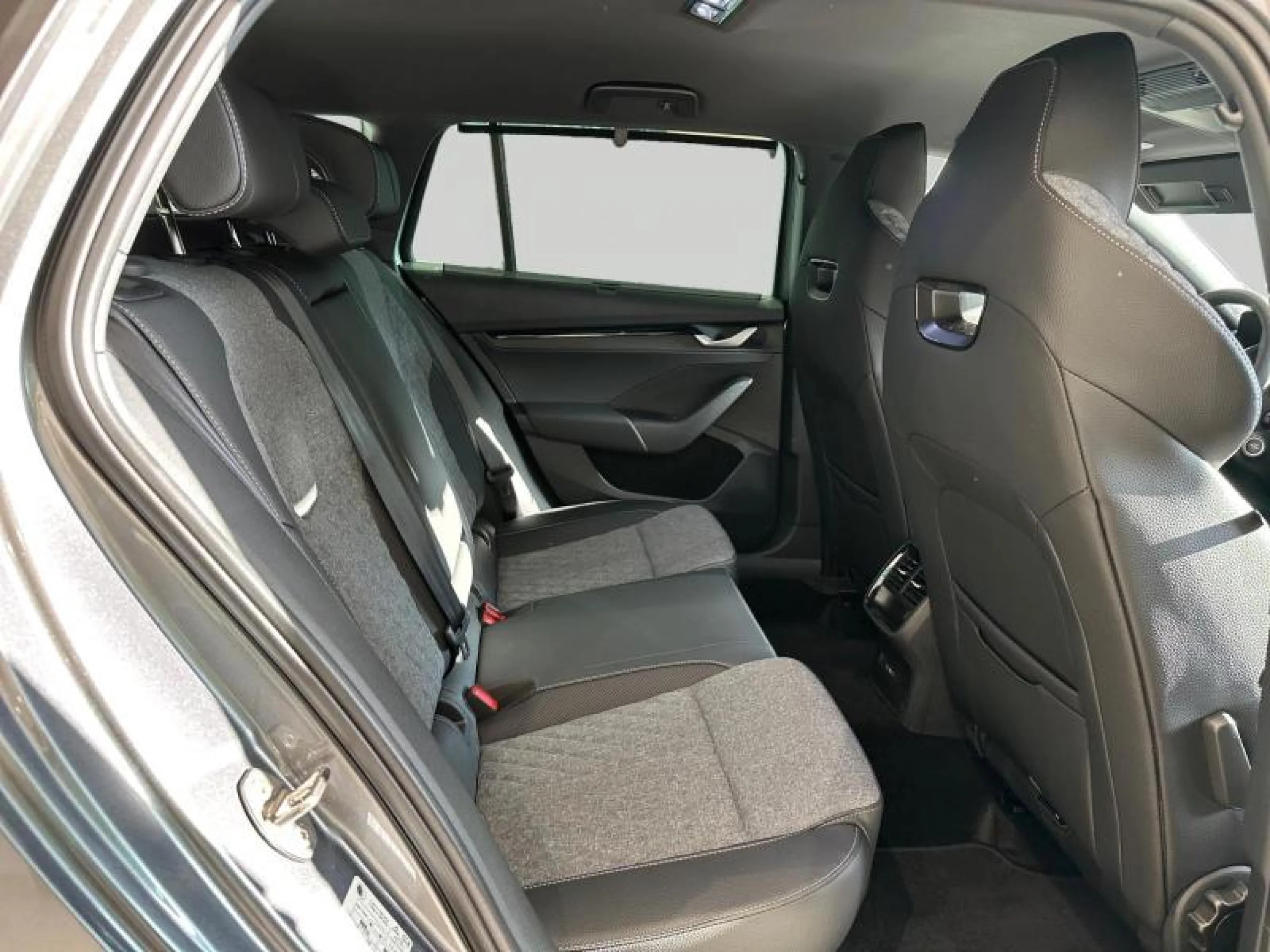 SKODA OCTAVIA COMBI 1.5 TSI 110KW DSG M HEV SPORTLINE - Foto 6