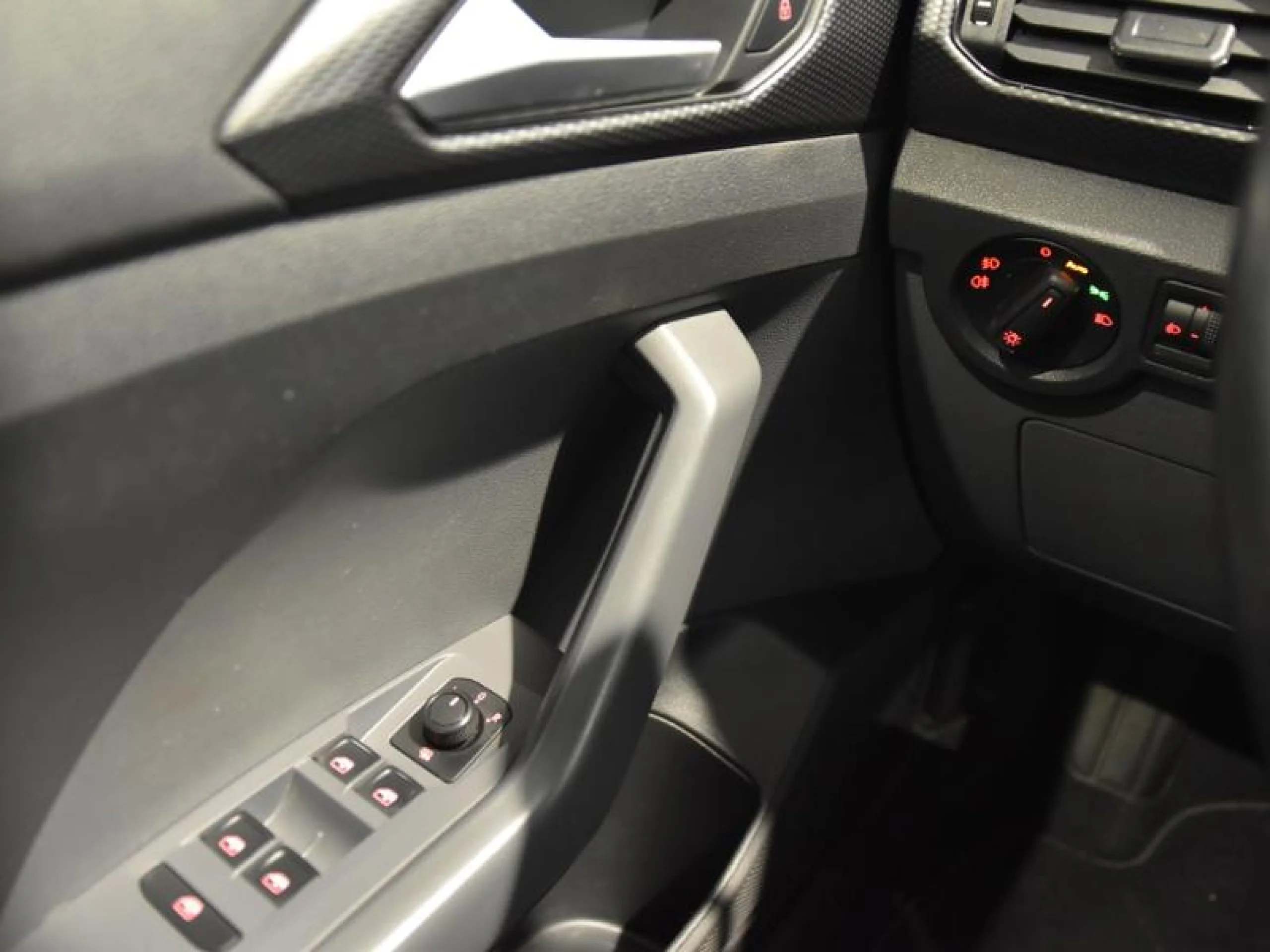 VOLKSWAGEN T CROSS ADVANCE 1.0 TSI 70KW (95CV) - Foto 18