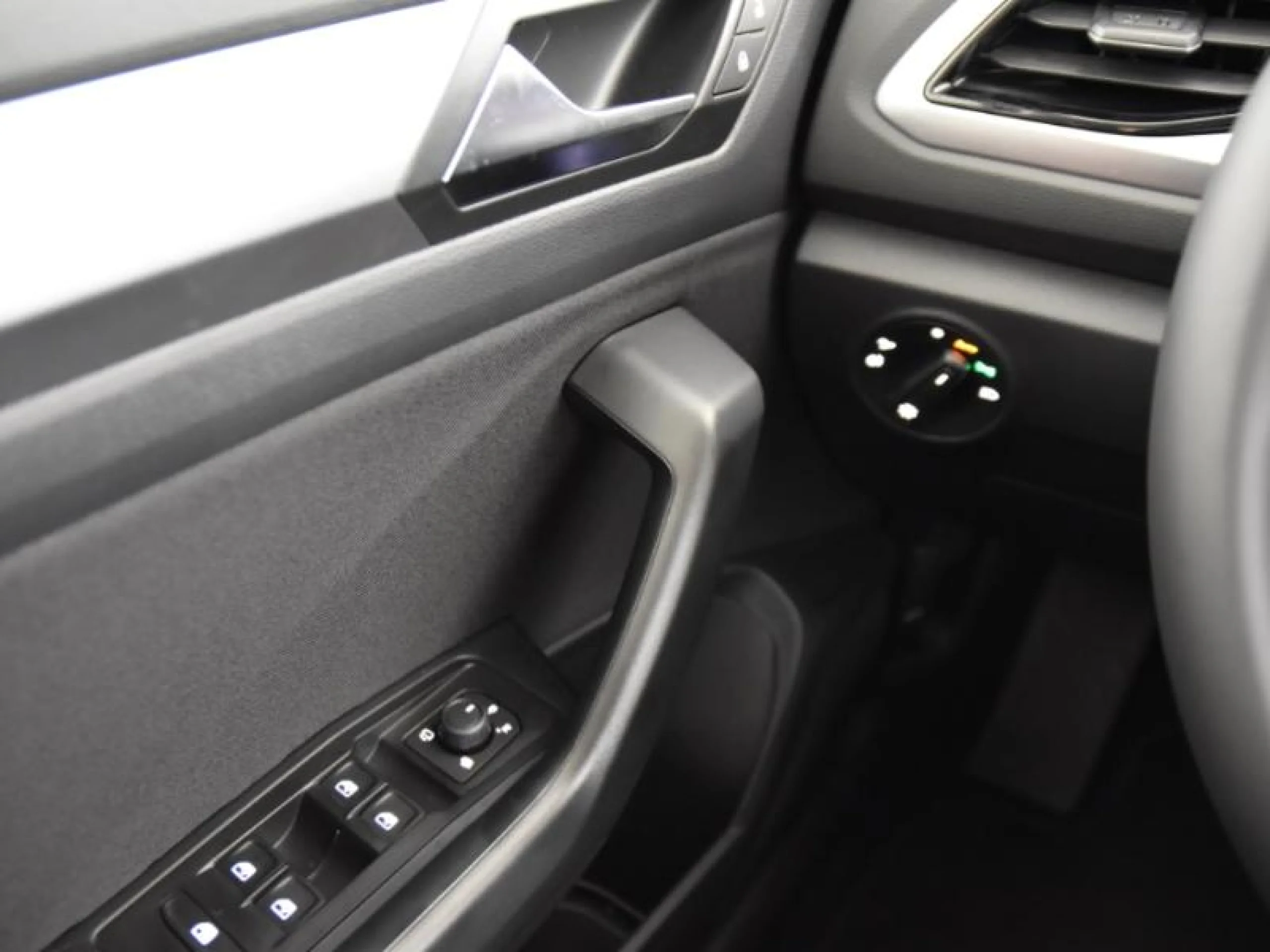 VOLKSWAGEN T ROC DARK 2.0 TDI 110KW (150CV) DSG - Foto 16