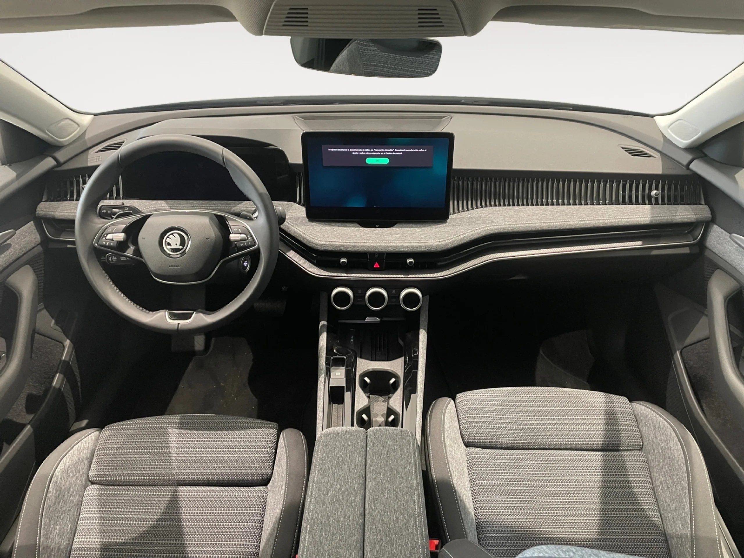 SKODA Superb SUPERB COMBI SUPERB COMBI SELECTION 2,0 TDI 110 KW (150 CV) DSG 7 VEL. - Foto 4