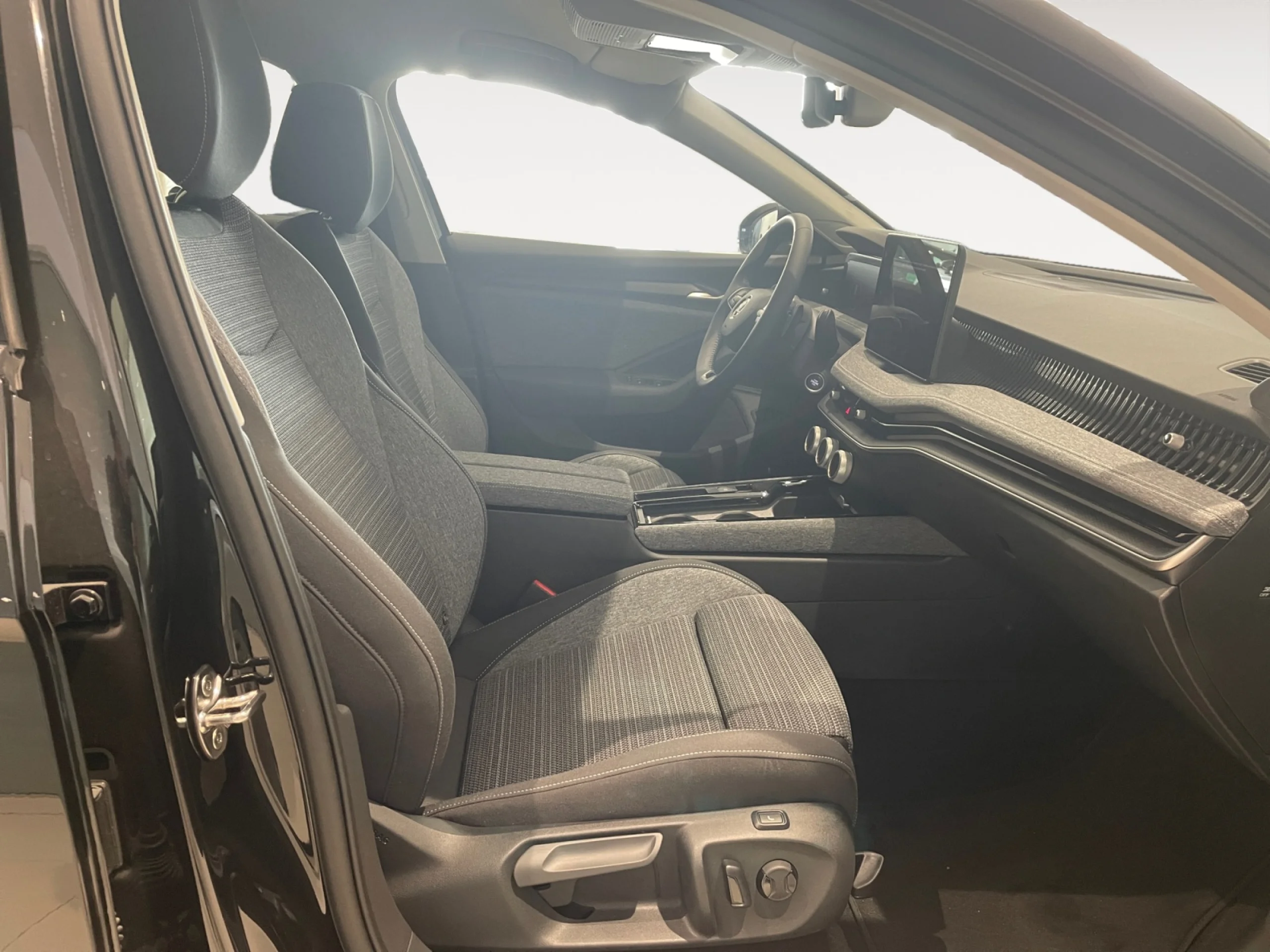 SKODA Superb SUPERB COMBI SUPERB COMBI SELECTION 2,0 TDI 110 KW (150 CV) DSG 7 VEL. - Foto 5