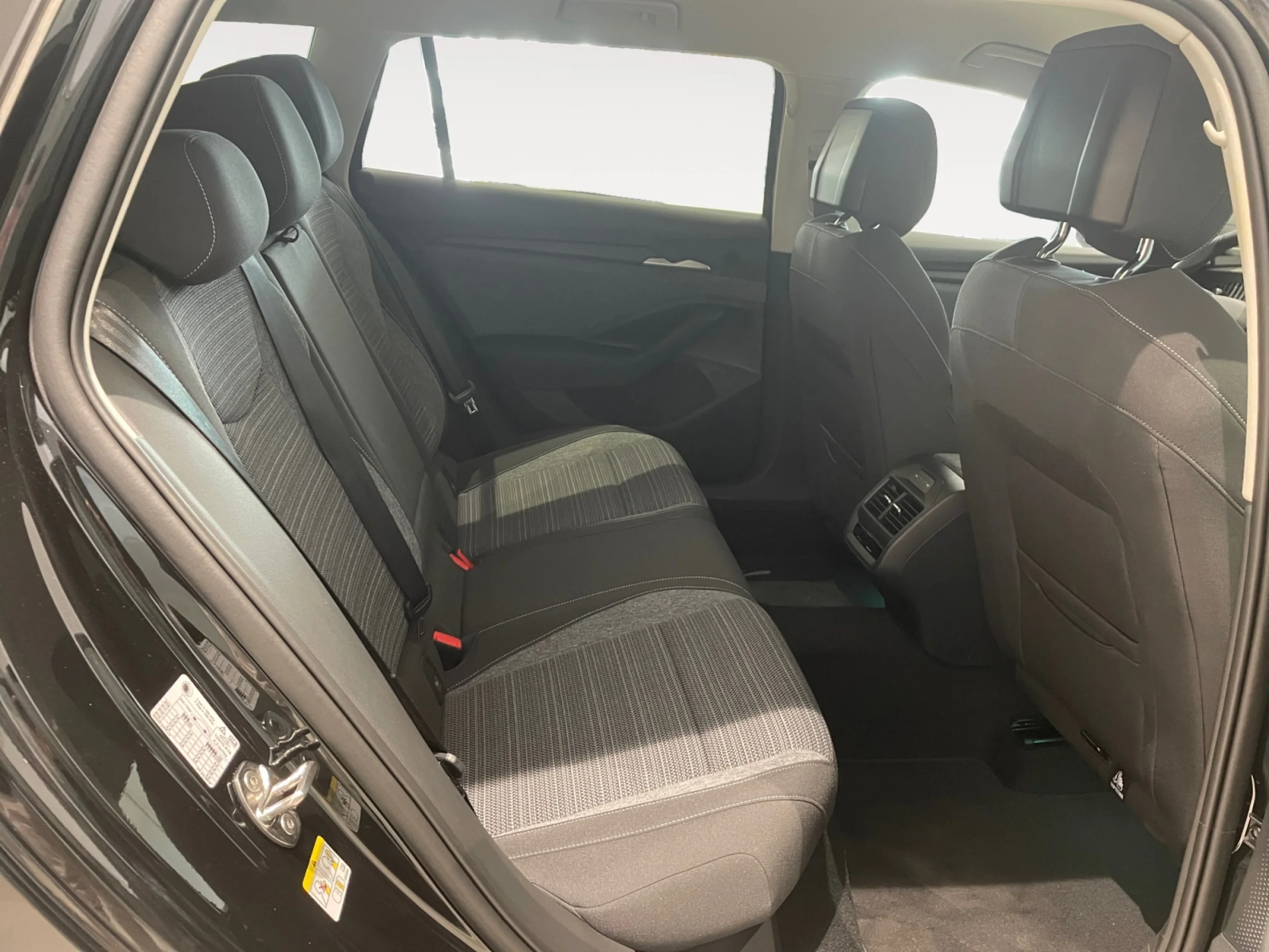 SKODA Superb SUPERB COMBI SUPERB COMBI SELECTION 2,0 TDI 110 KW (150 CV) DSG 7 VEL. - Foto 6