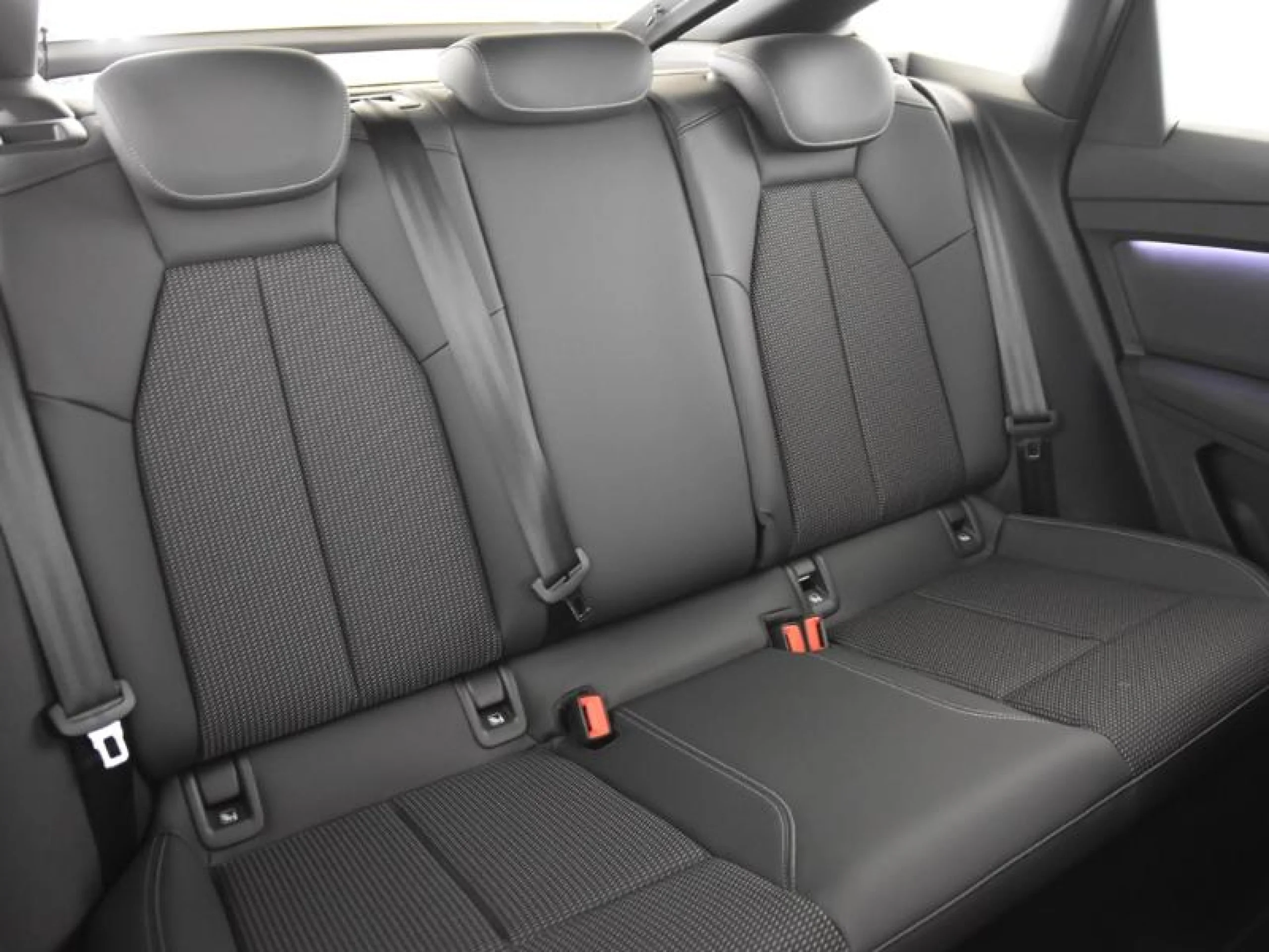 AUDI Q4 SPORTBACK E TRON GENUINE EDITION 45 E TRON 210KW 82KWH - Foto 6