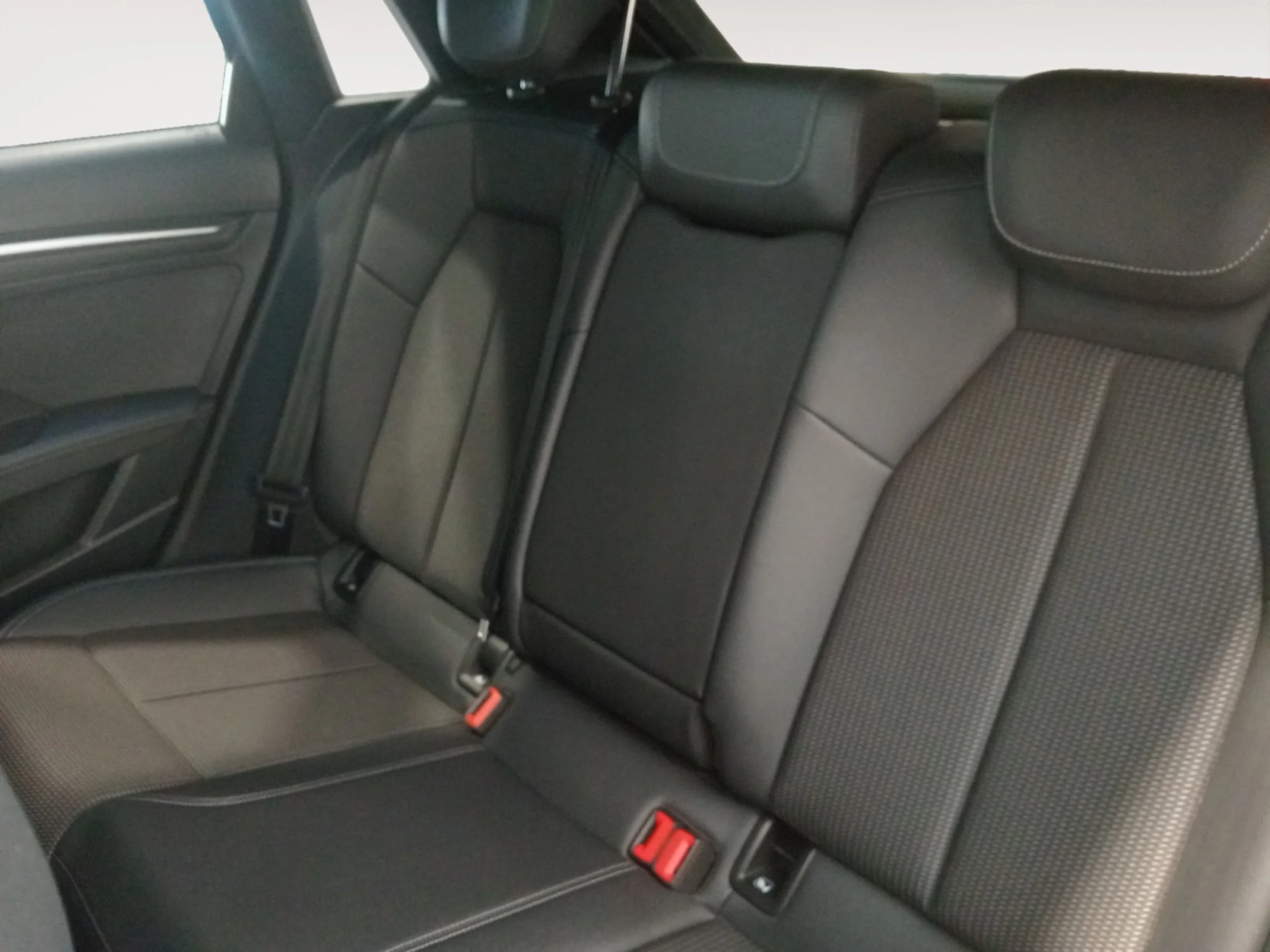 AUDI A3 SPORTBACK BLACK LINE 35 TFSI 110KW S TRO - Foto 6