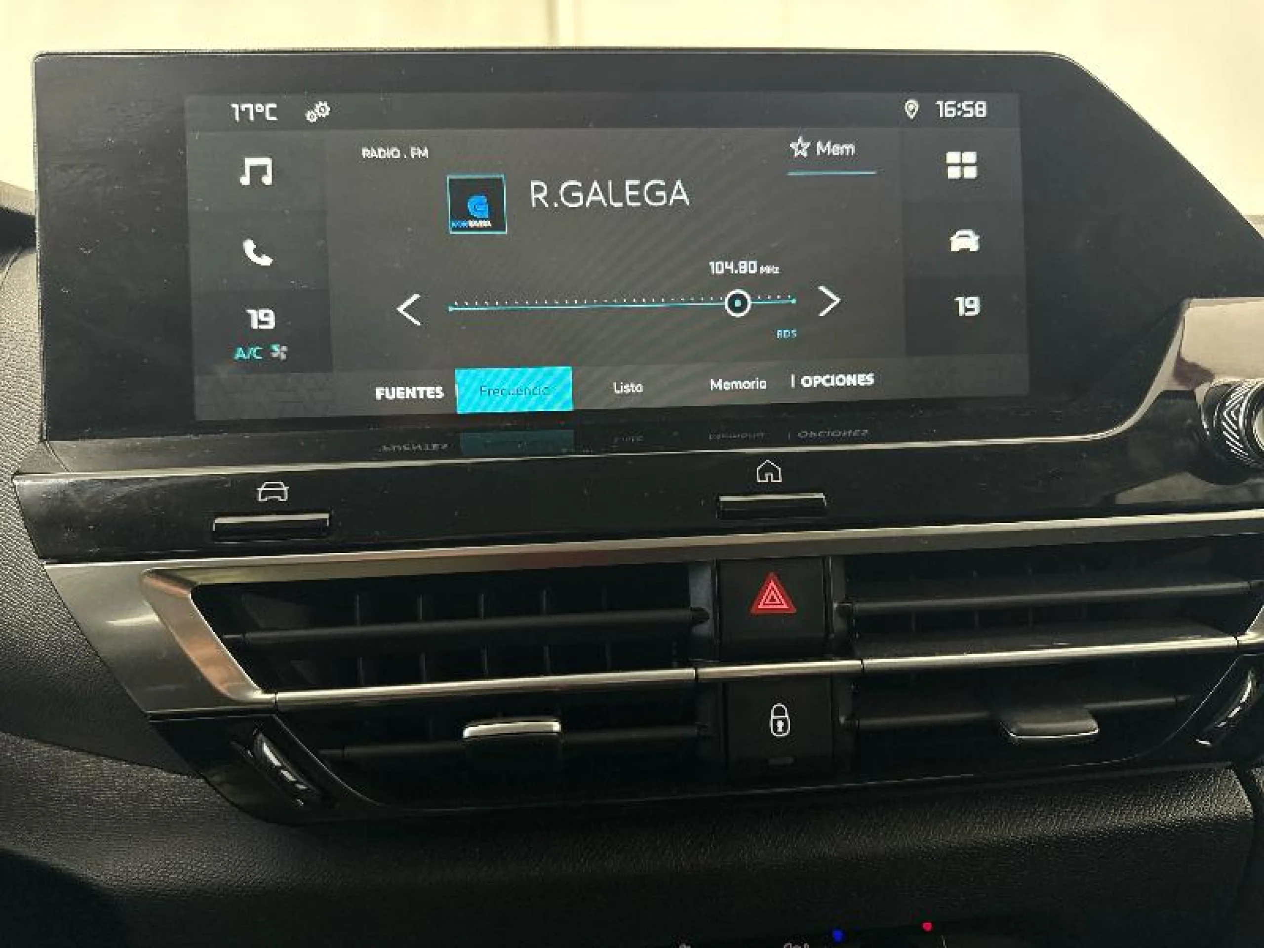 CITROEN C4 x PURETECH 130 S&S EAT8 PLUS - Foto 15