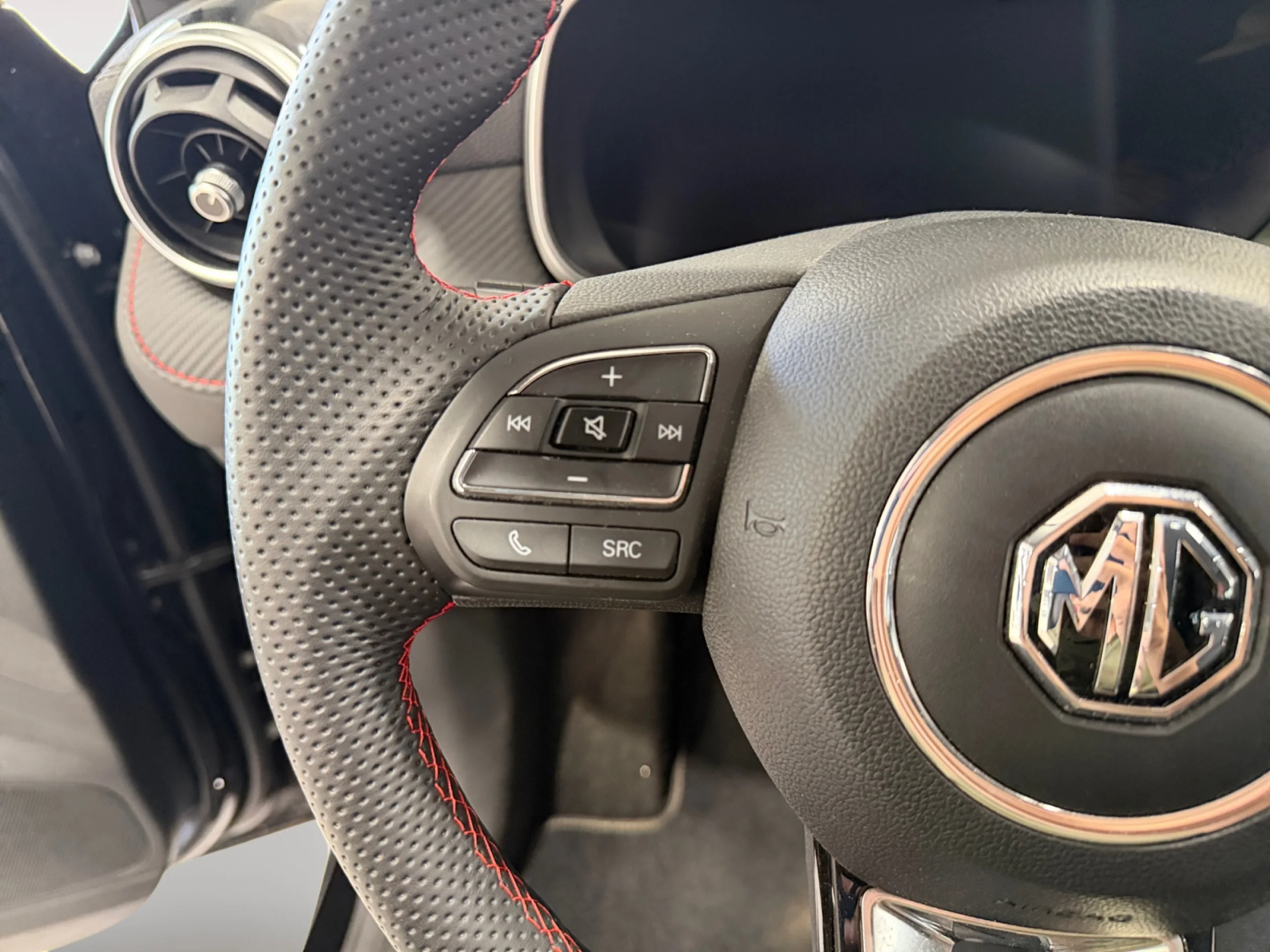 MG Zs 1.0T AT 2WD LUX LHD 360 CAMERA DARK - Foto 11