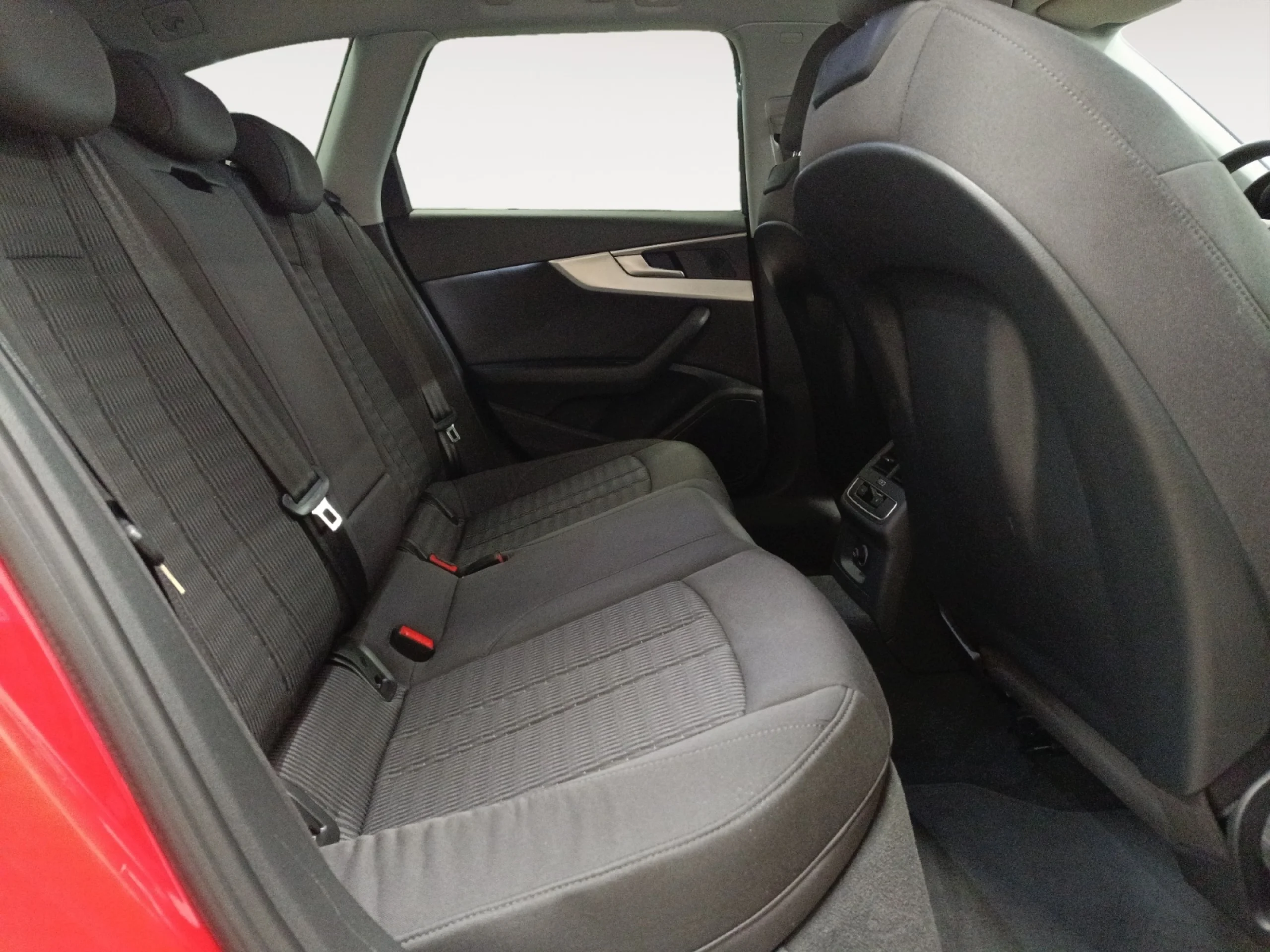 AUDI A4 AVANT 2.0 TDI ULTRA S TRONIC DESIGN EDIT - Foto 6