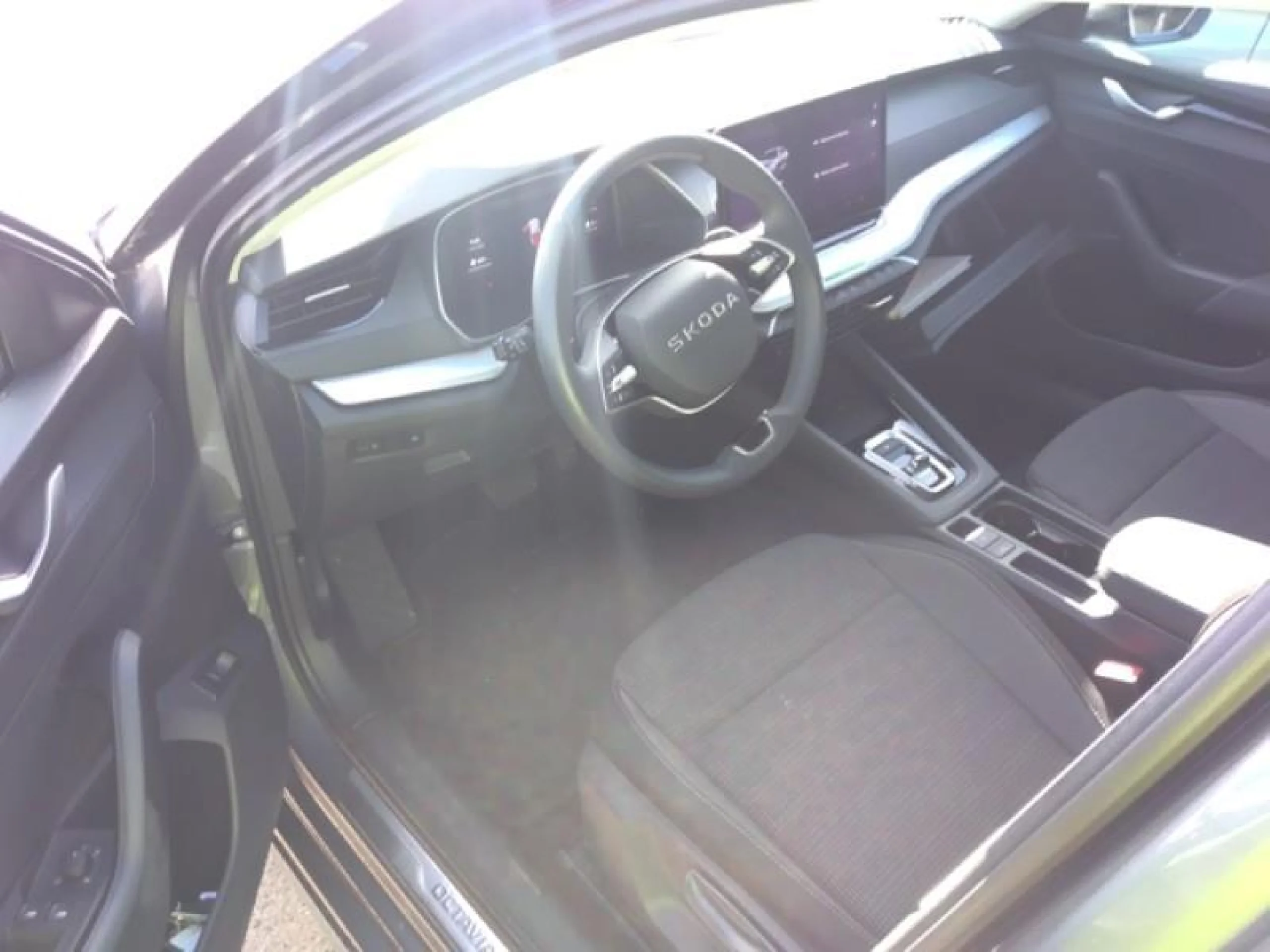 SKODA OCTAVIA 1.5 TSI 110KW(150CV) M HEV DSG SELECTION - Foto 2