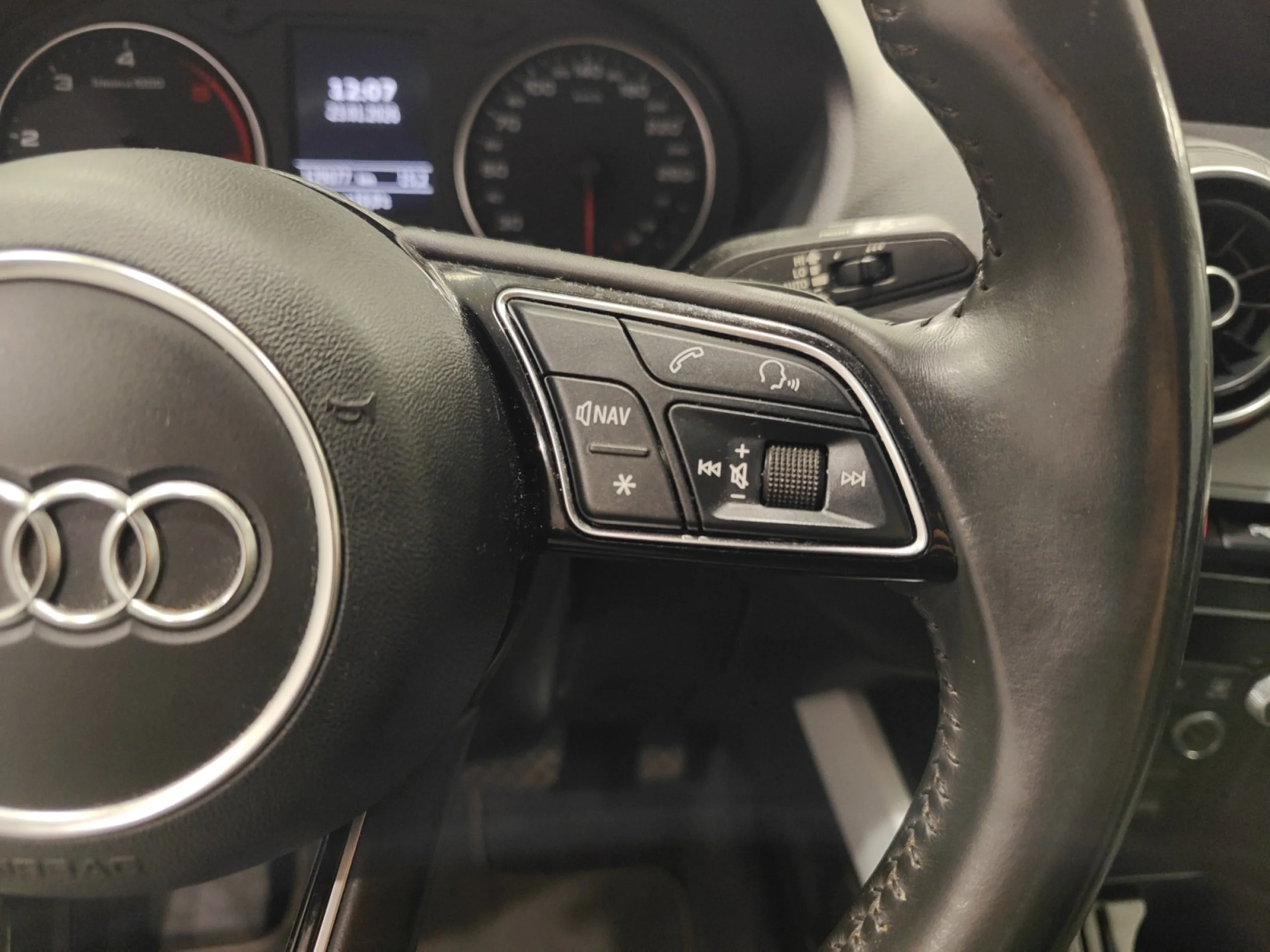 AUDI Q2 DESIGN 35 TDI 110KW (150CV) S TRONIC - Foto 10