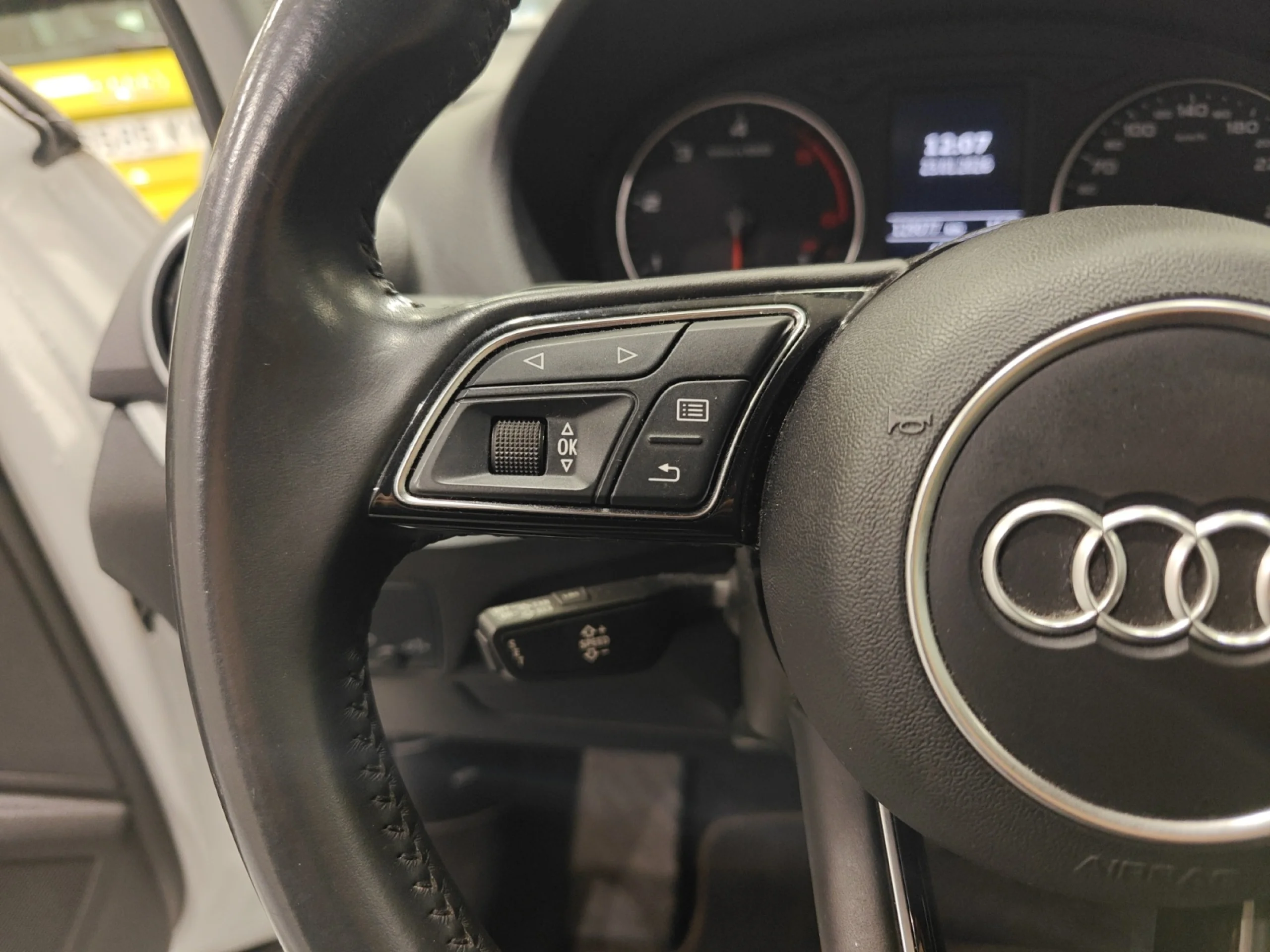 AUDI Q2 DESIGN 35 TDI 110KW (150CV) S TRONIC - Foto 11