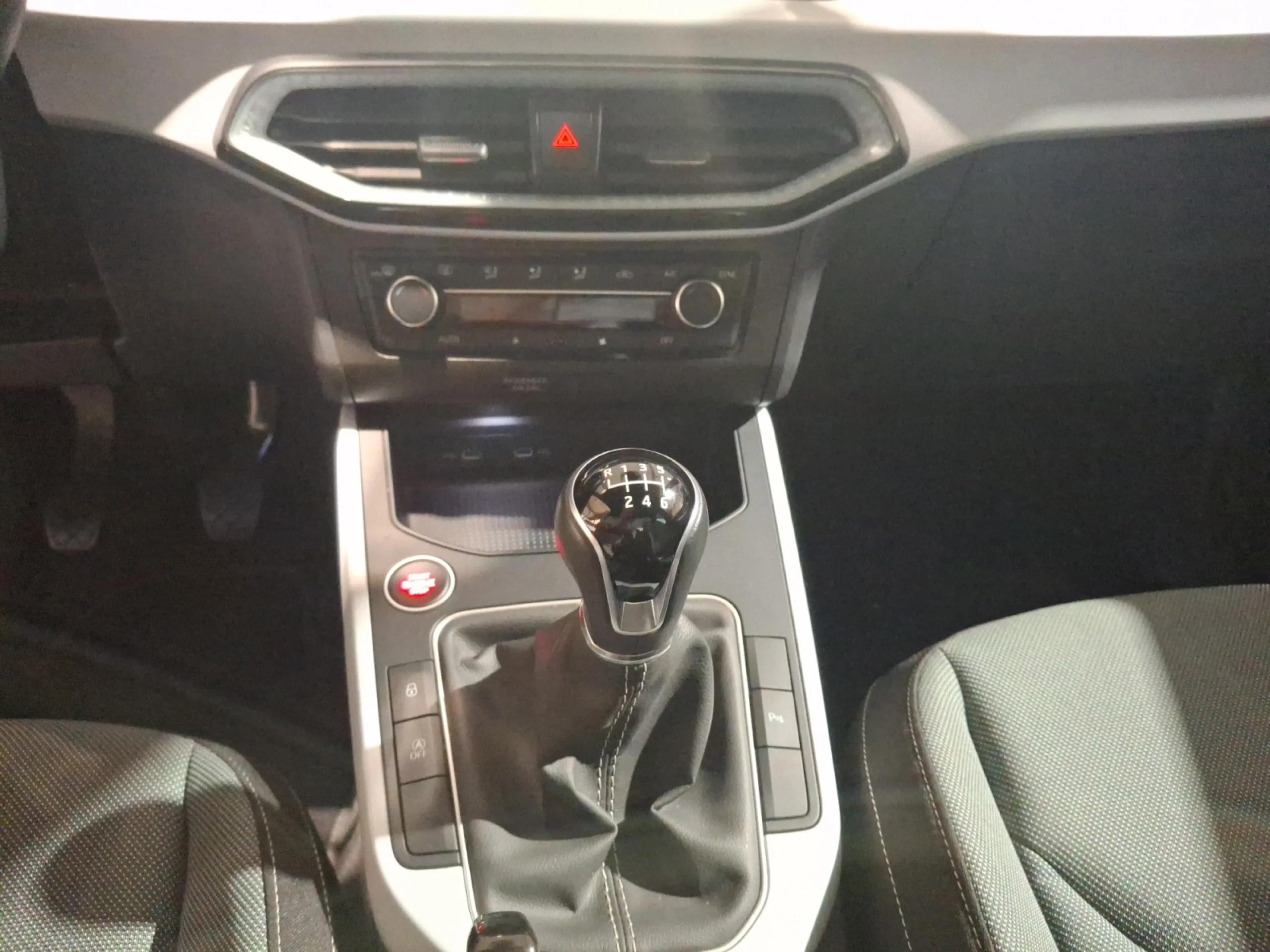 SEAT IBIZA 1.0 TSI 81KW (110CV) SPECIAL EDITION - Foto 10