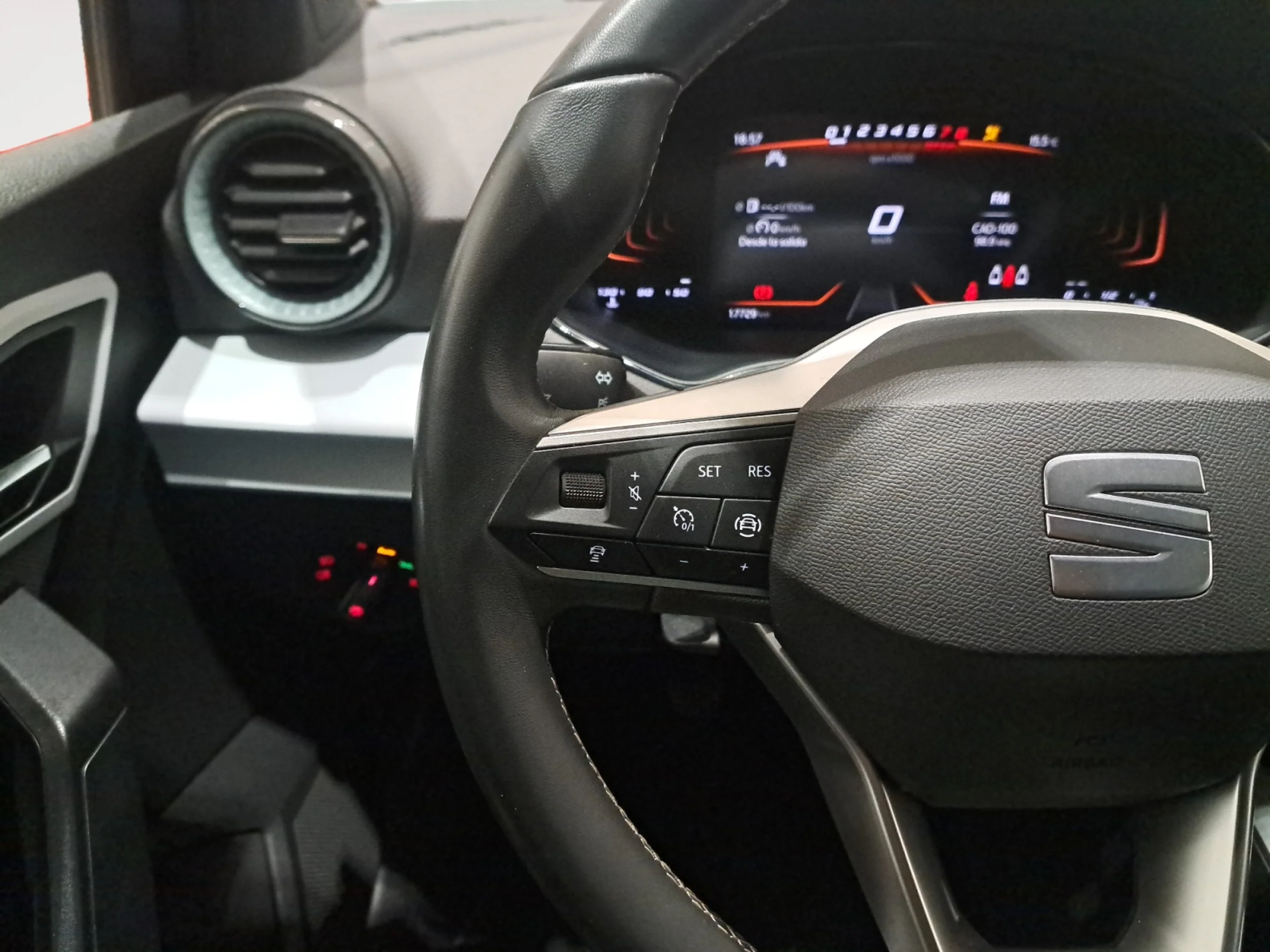 SEAT IBIZA 1.0 TSI 81KW (110CV) SPECIAL EDITION - Foto 11