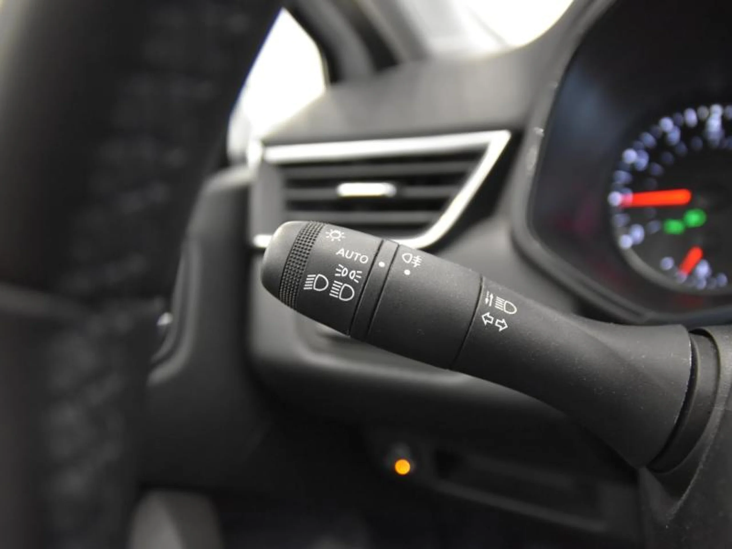 RENAULT CLIO ZEN TCE 67 KW (91CV) - Foto 15