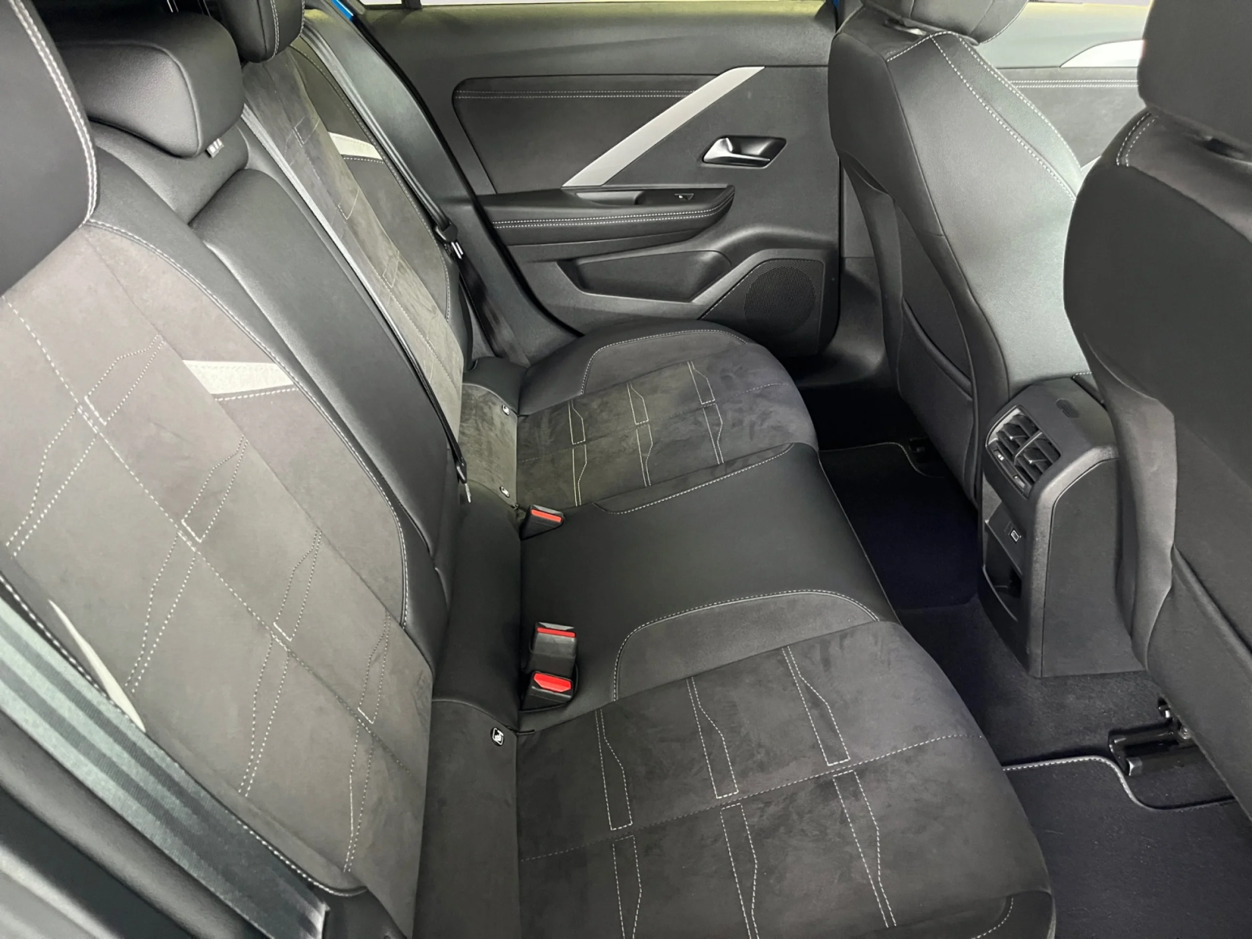 OPEL ASTRA 1.2T XHT 96KW (130CV) GS - Foto 6