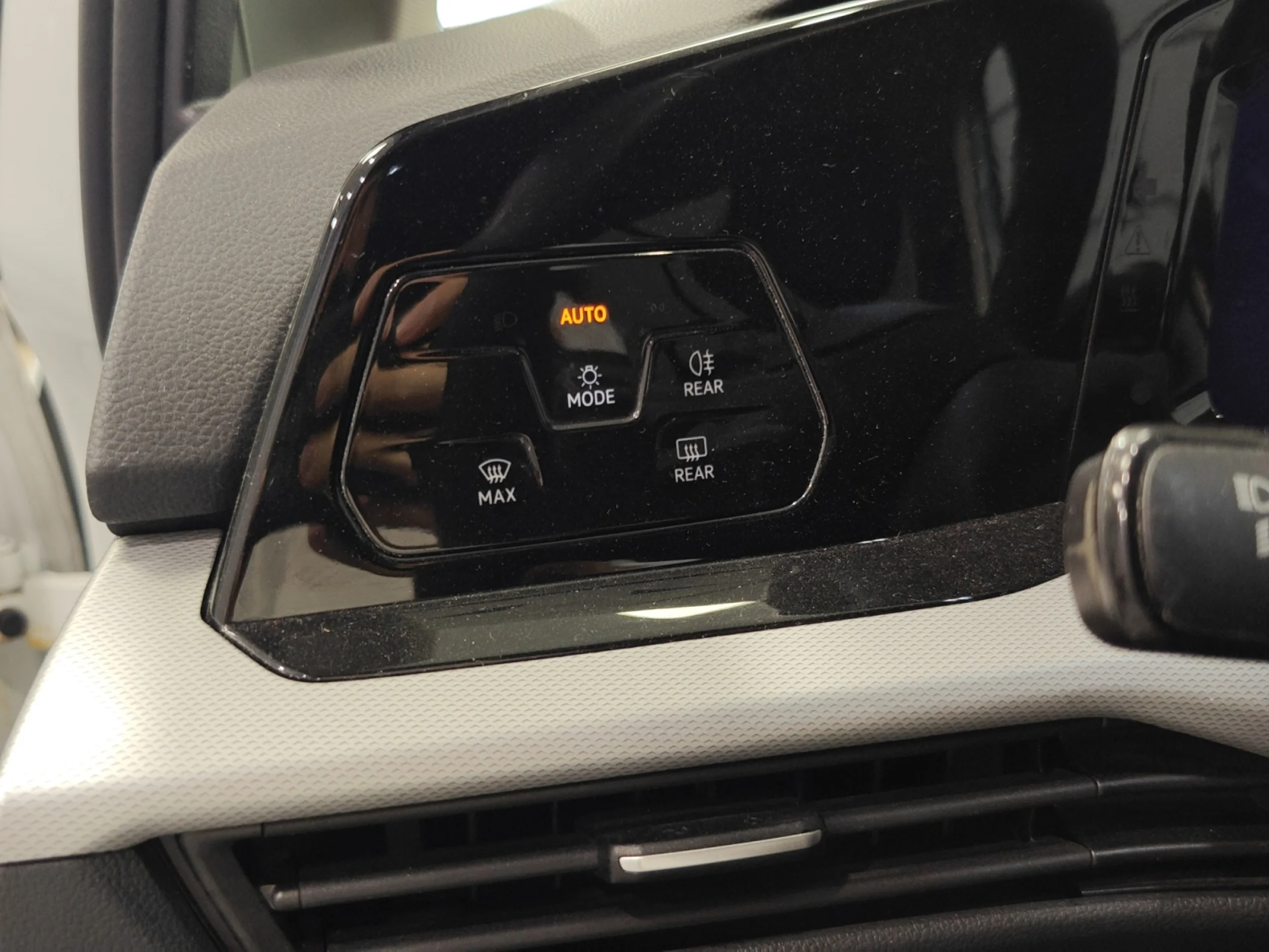 VOLKSWAGEN GOLF 2.0 TDI 85KW (115CV) - Foto 12