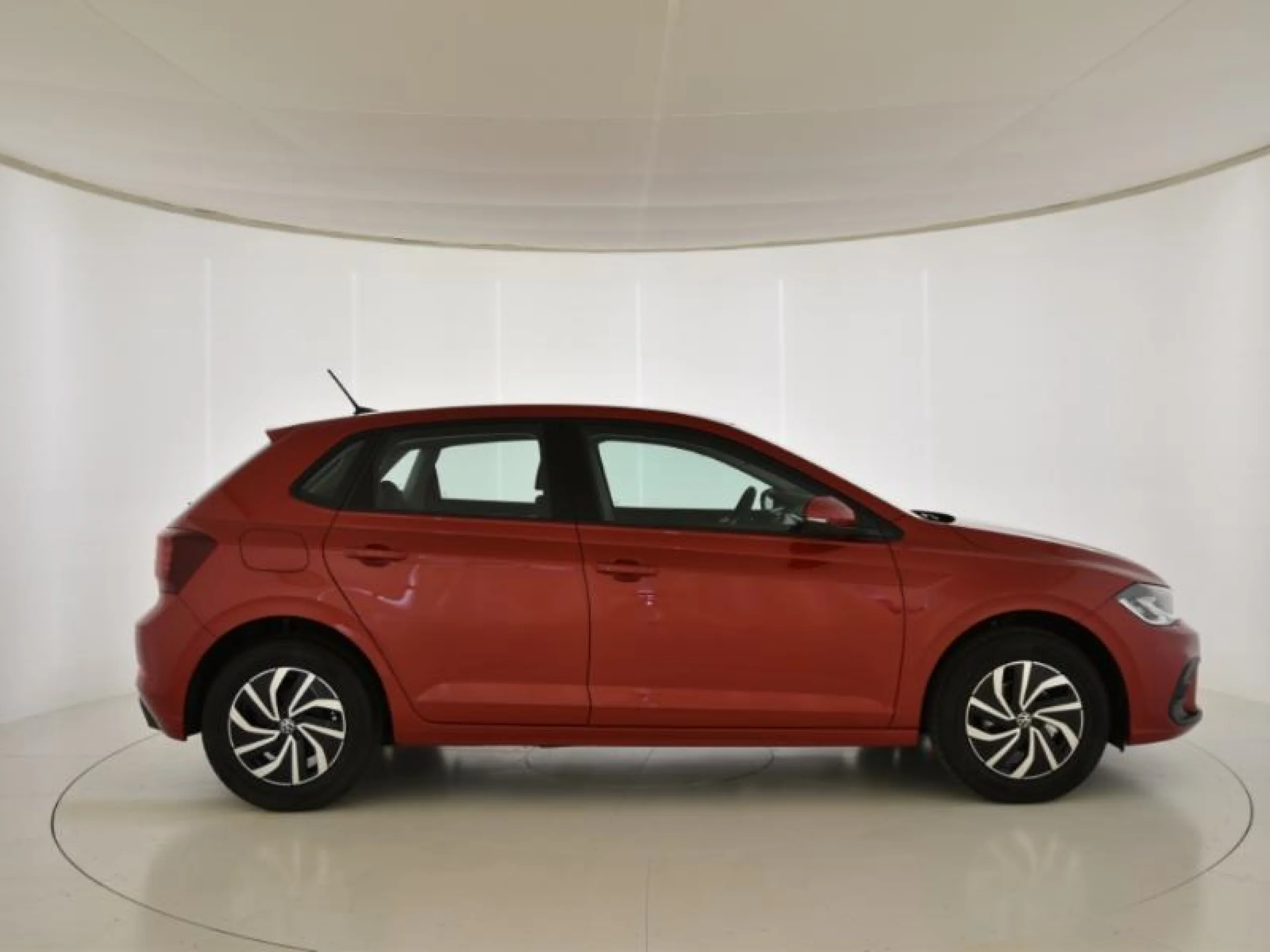 VOLKSWAGEN POLO LIFE 1.0 TSI 70KW (95CV) - Foto 3