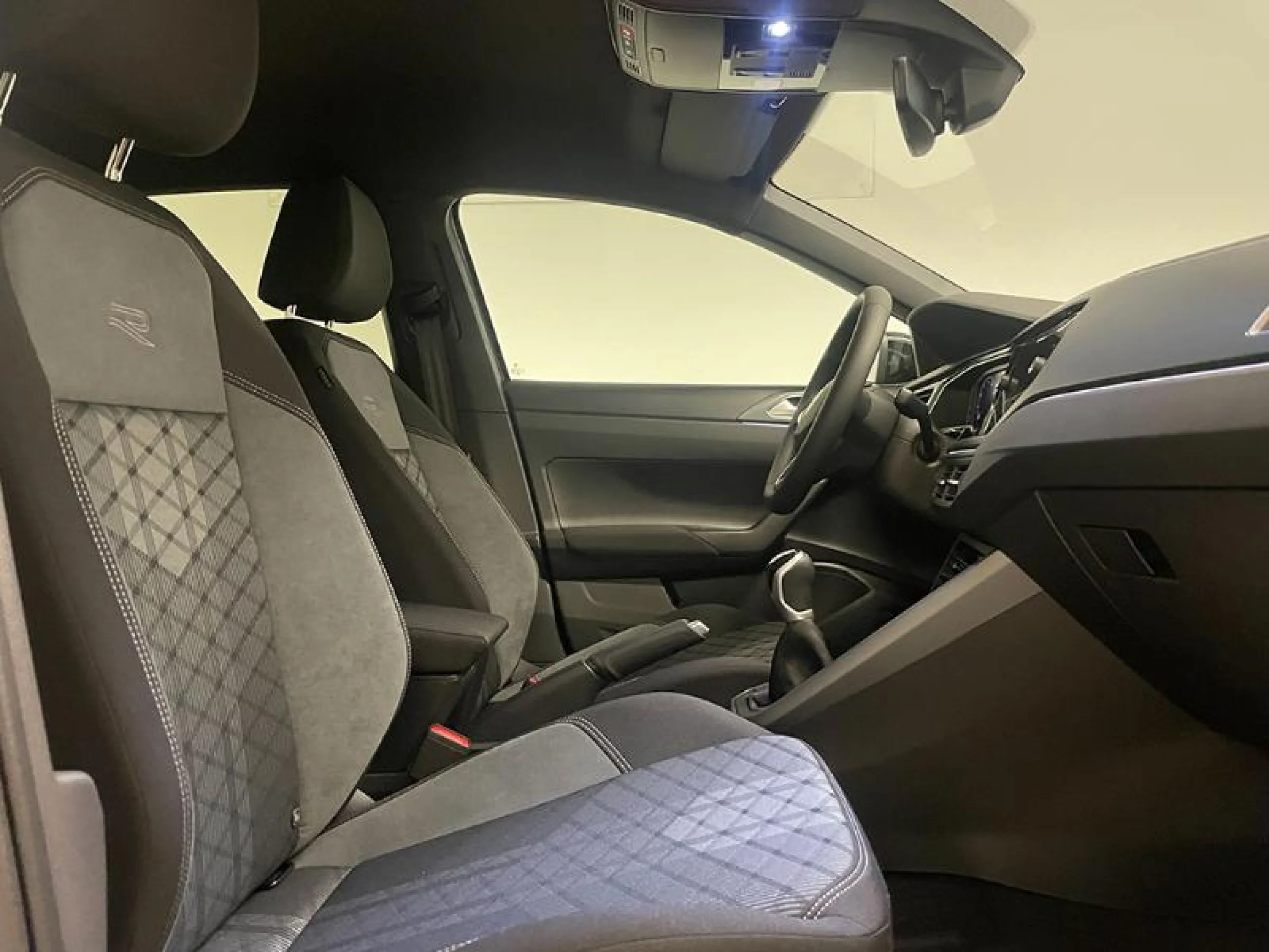 VOLKSWAGEN TAIGO R LINE 1.0 TSI 81KW (110CV) - Foto 5