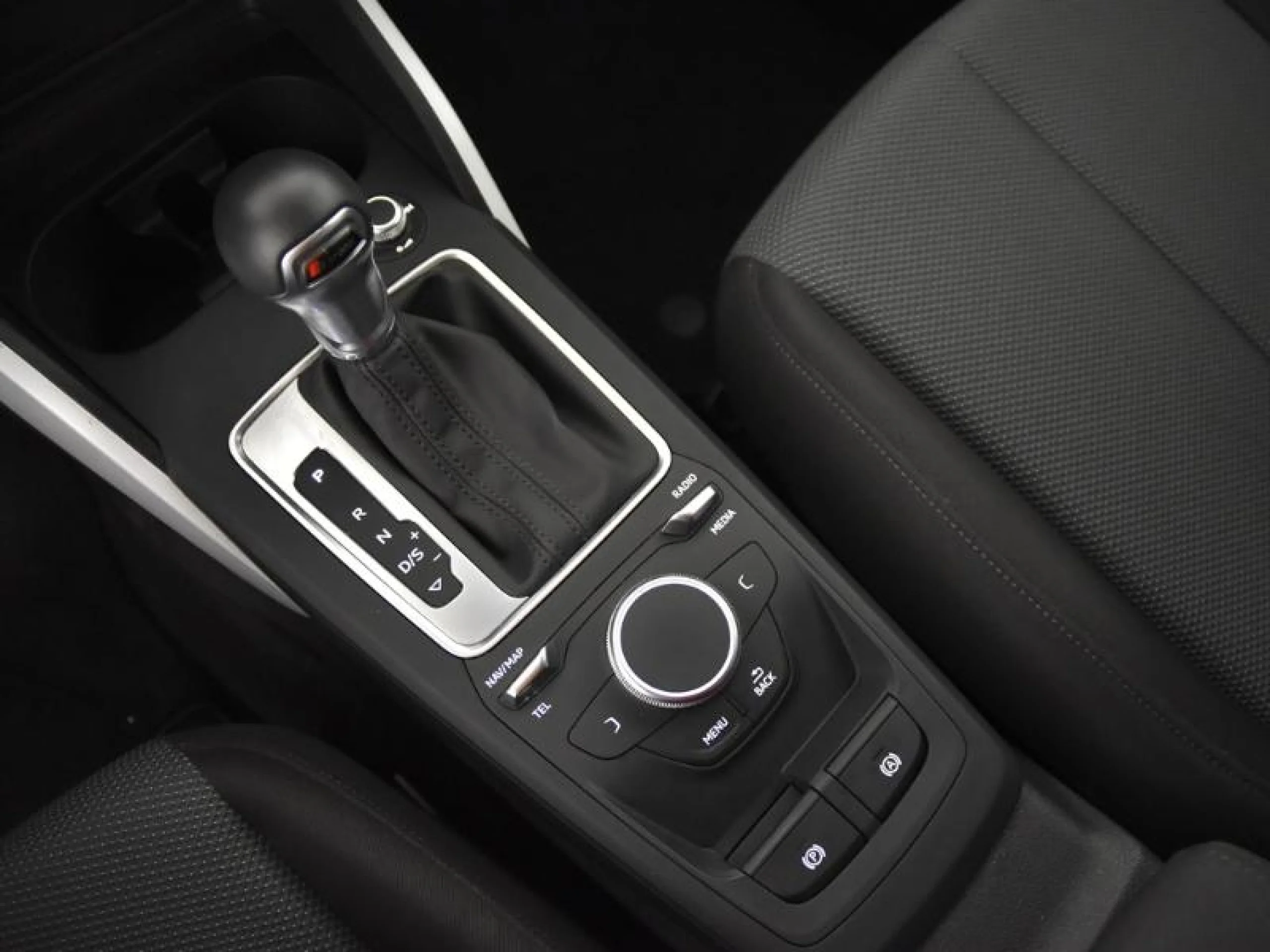 AUDI Q2 DESIGN 30 TDI 85KW (116CV) S TRONIC - Foto 9