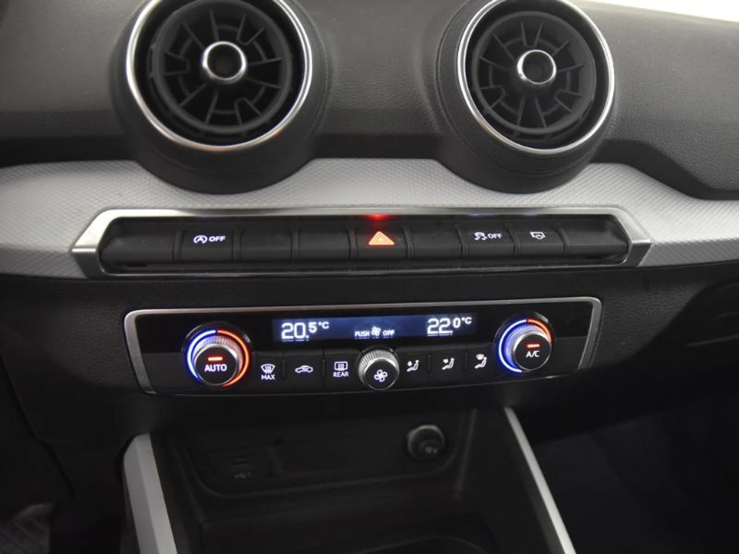 AUDI Q2 DESIGN 30 TDI 85KW (116CV) S TRONIC - Foto 10