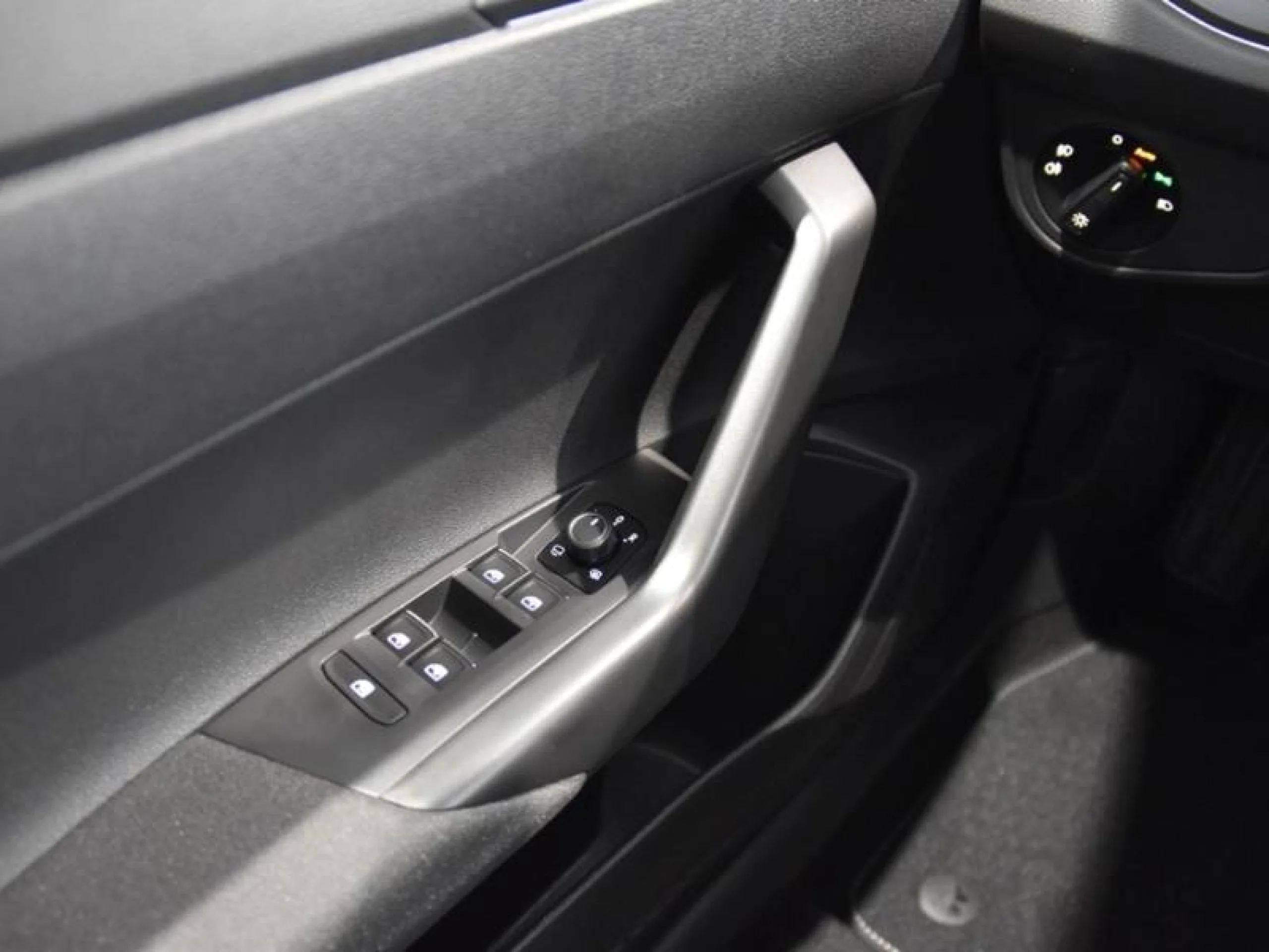 VOLKSWAGEN TAIGO R LINE 1.0 TSI 81KW (110CV) DSG - Foto 16