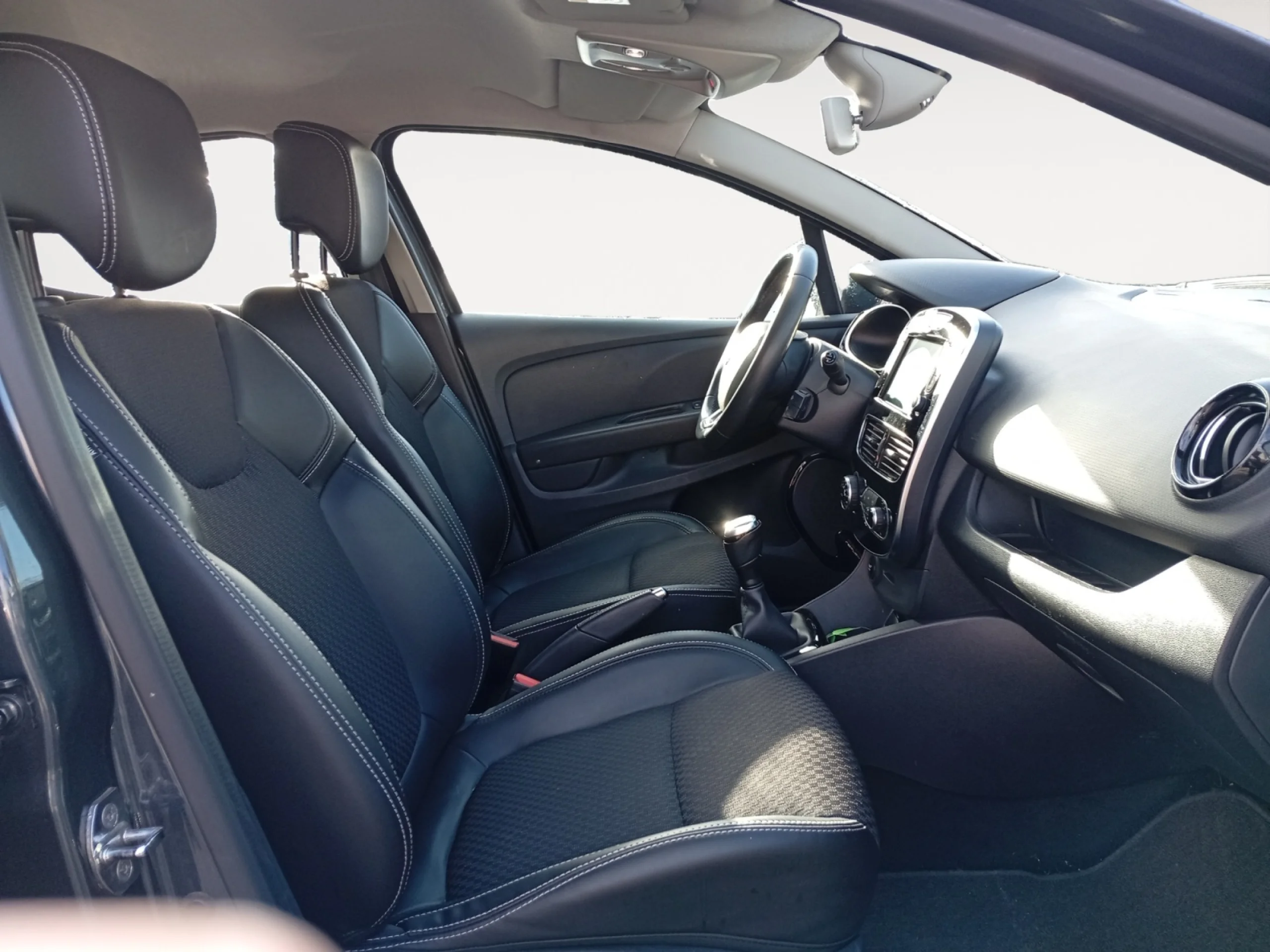 RENAULT CLIO ZEN TCE 66KW (90CV)  18 - Foto 5