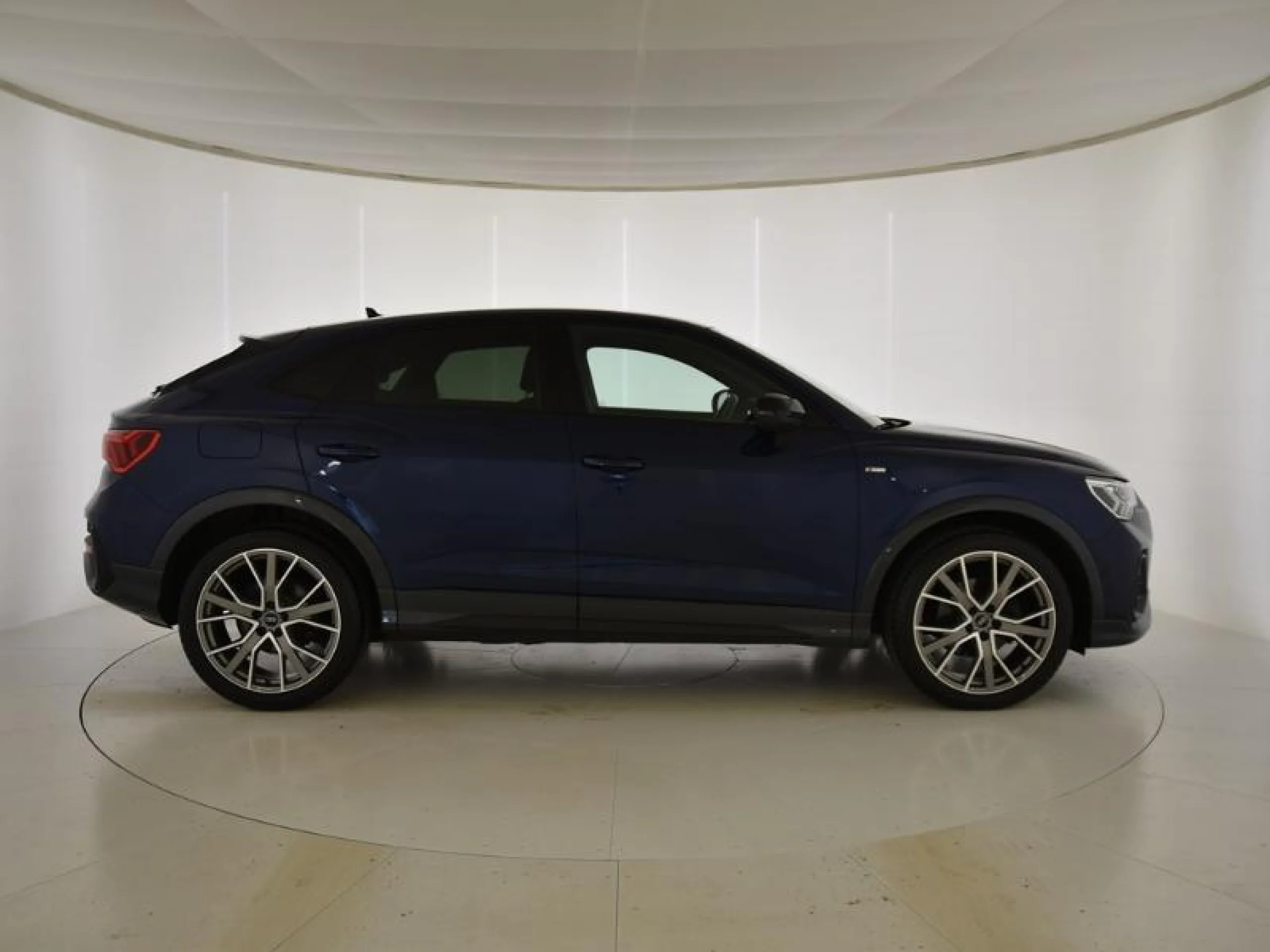 AUDI Q3 SPORTBACK BLACK LINE 35 TDI 110KW (150CV) S TRONIC - Foto 3