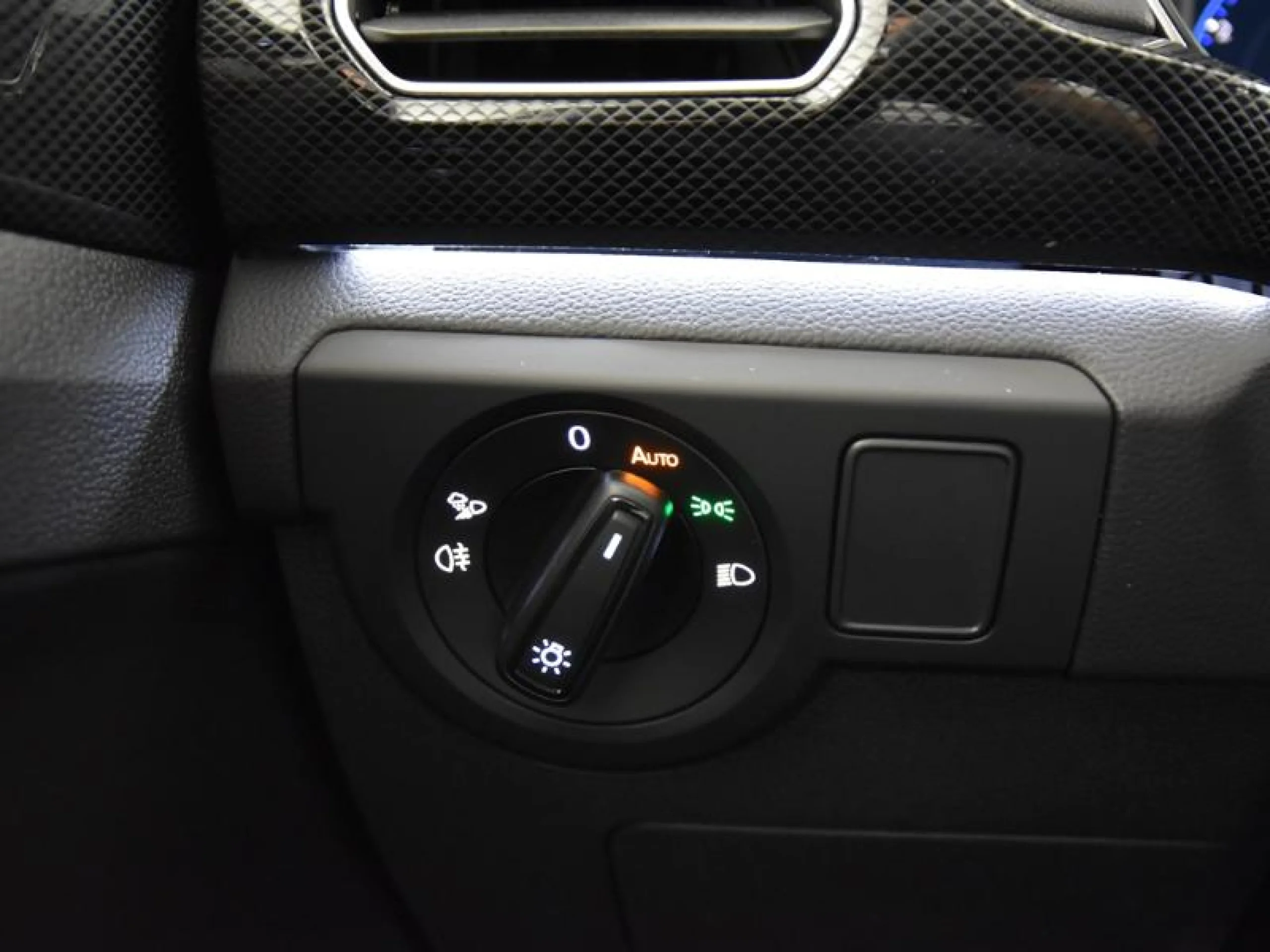 VOLKSWAGEN T CROSS T CROSS R LINE 1.0 TSI 85 KW (115 CV)  AUTOM TICO DSG 7 VEL. - Foto 17