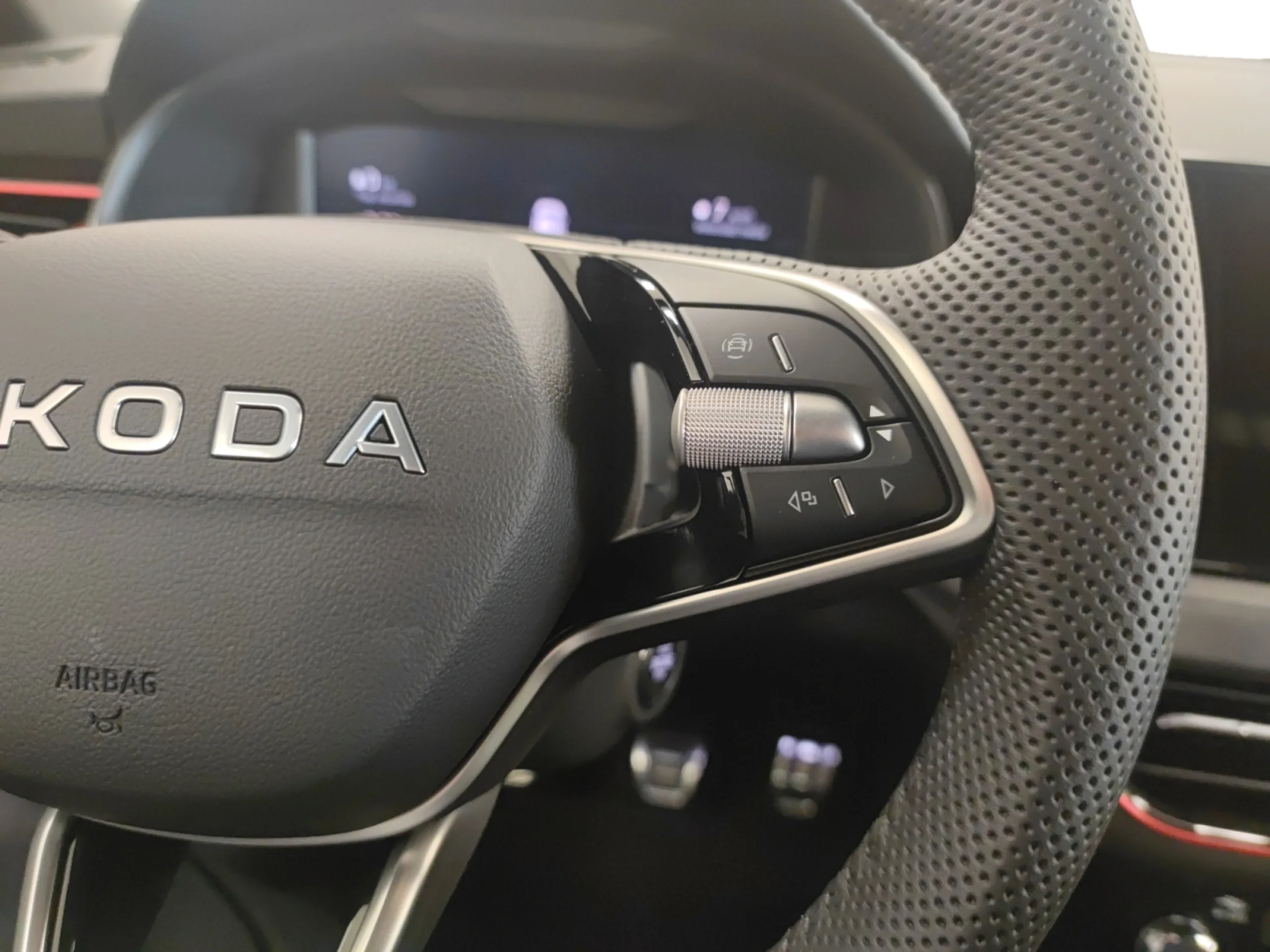 SKODA KAMIQ 1.0 TSI 85KW (115CV) SPORT - Foto 9