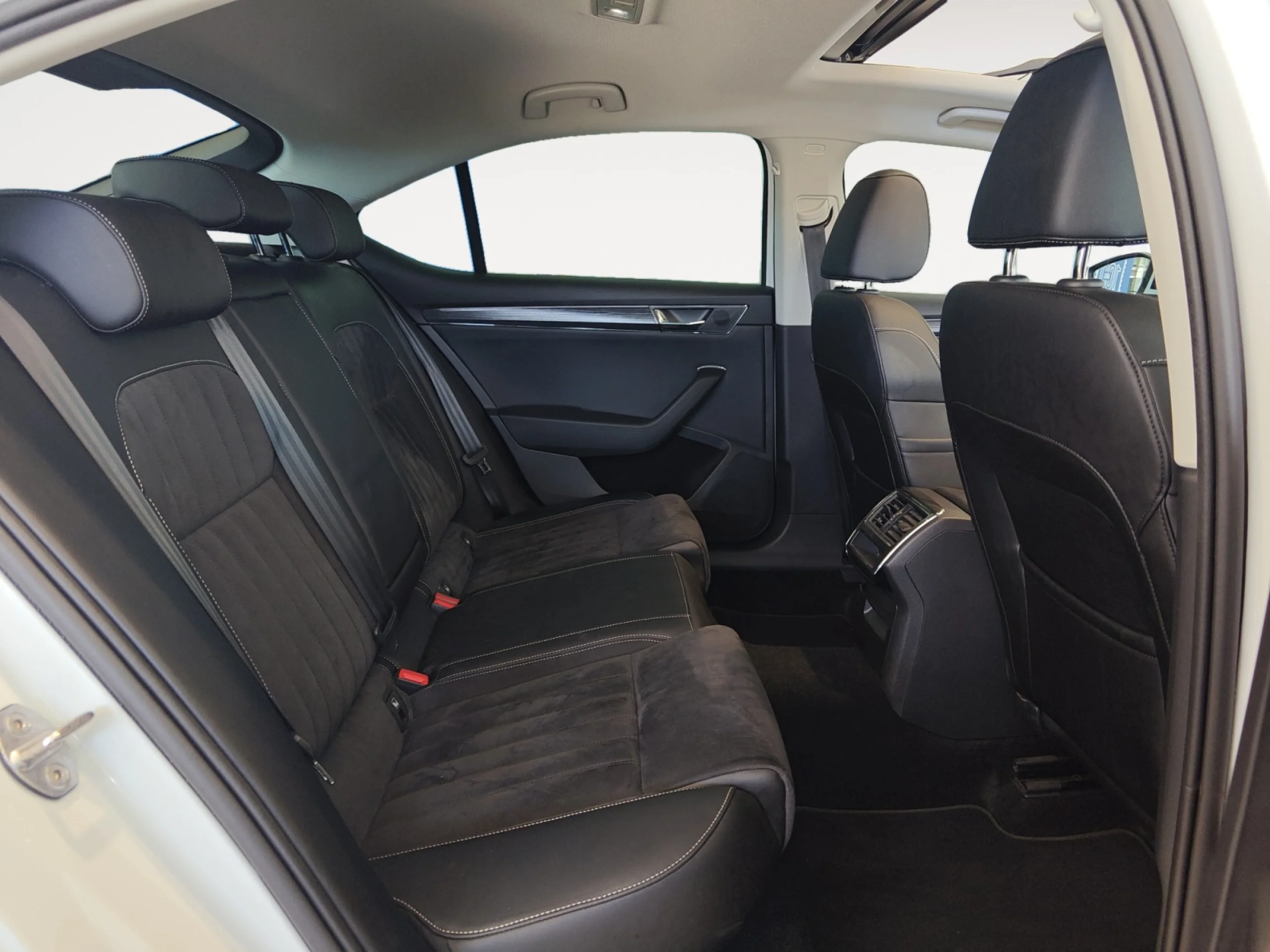 SKODA Superb 2.0 TDI 110KW (150CV) DSG STYLE - Foto 6