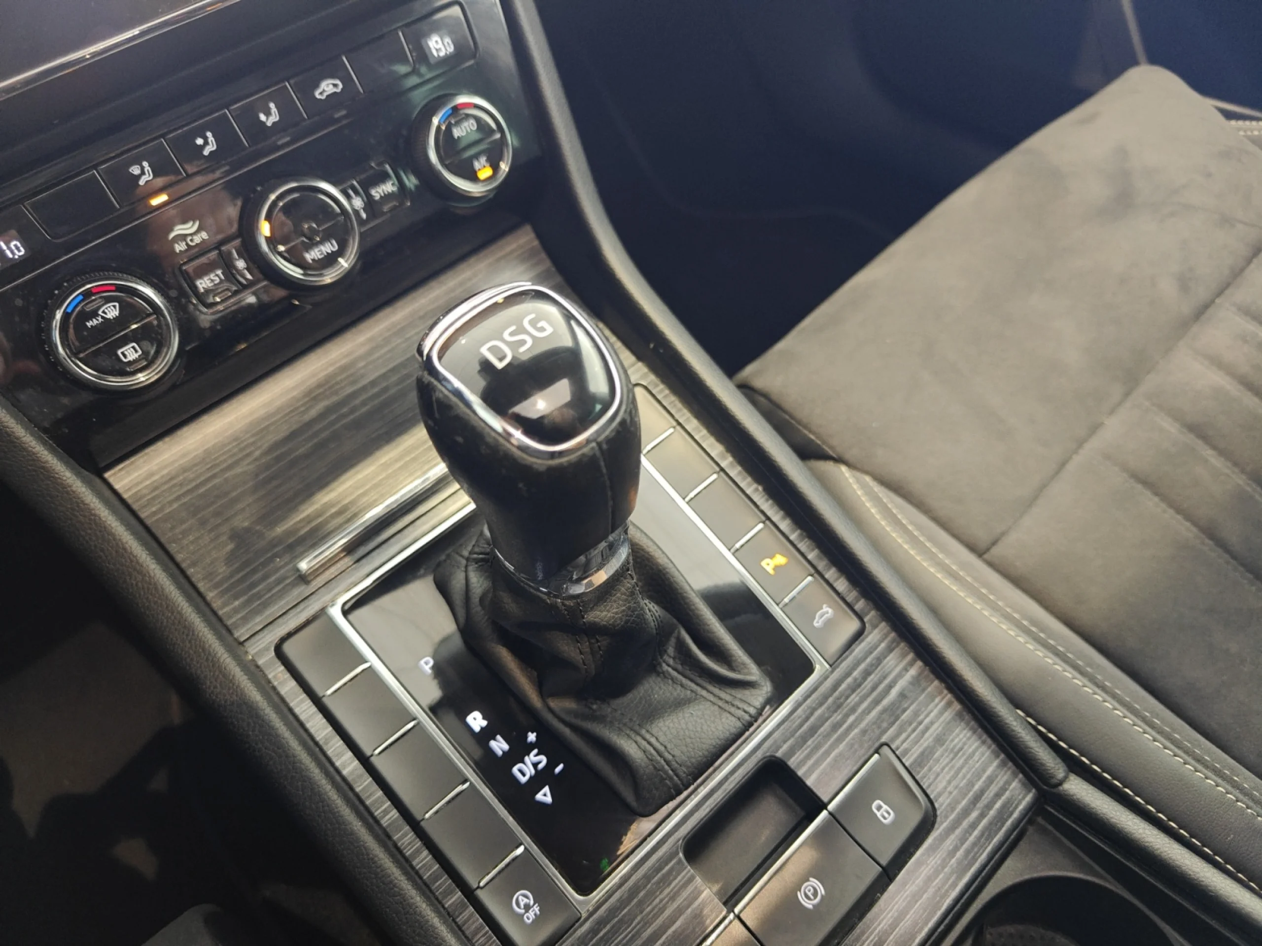 SKODA Superb 2.0 TDI 110KW (150CV) DSG STYLE - Foto 17