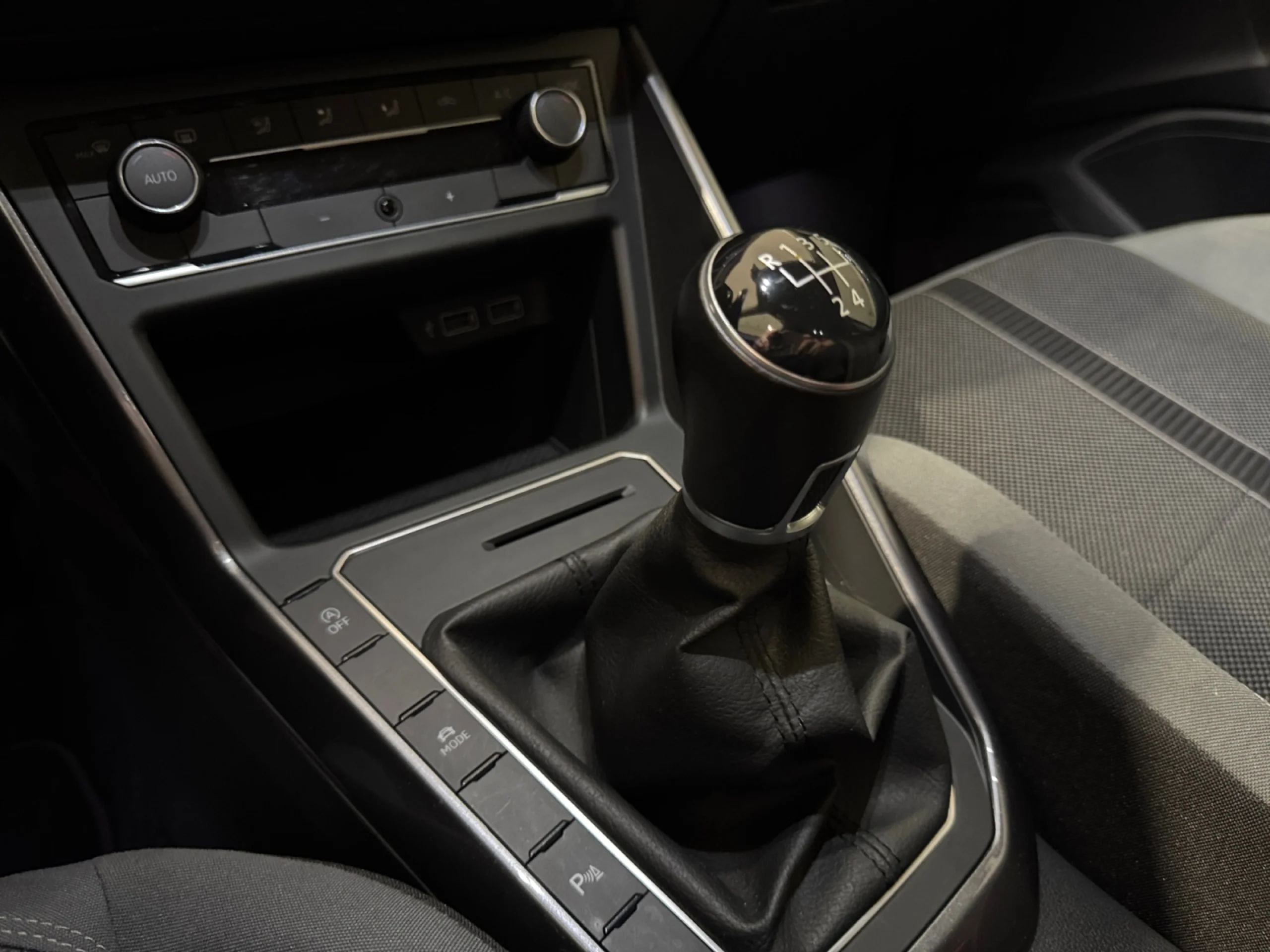 VOLKSWAGEN POLO SPORT 1.0 TSI 70KW (95CV) - Foto 14