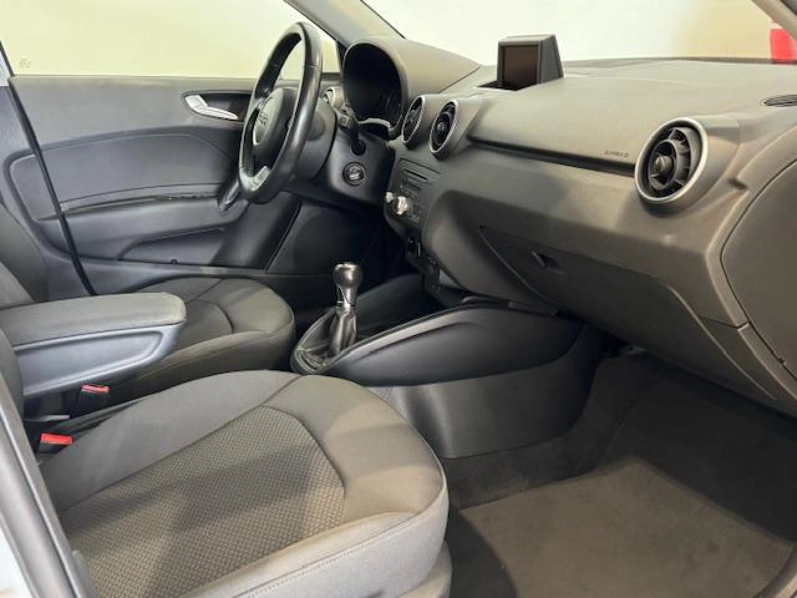 AUDI A1 SPORTBACK 1.2 TFSI 86CV AMBITION - Foto 9