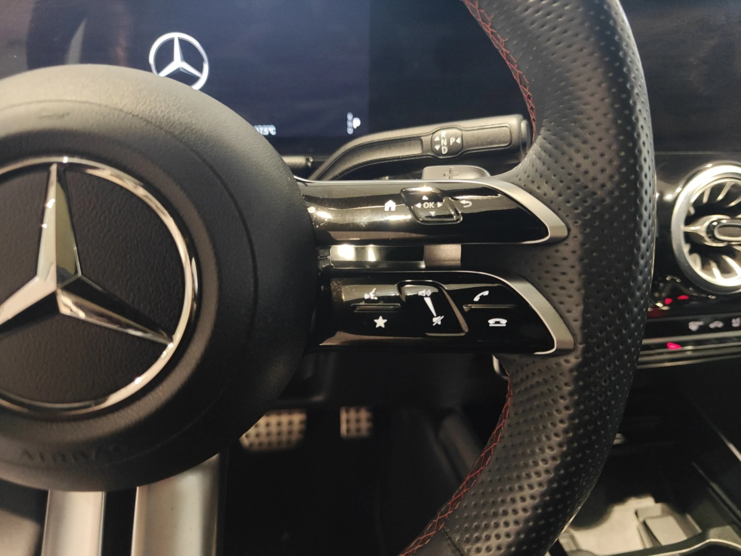 MERCEDES-BENZ GLA 200D - Foto 23