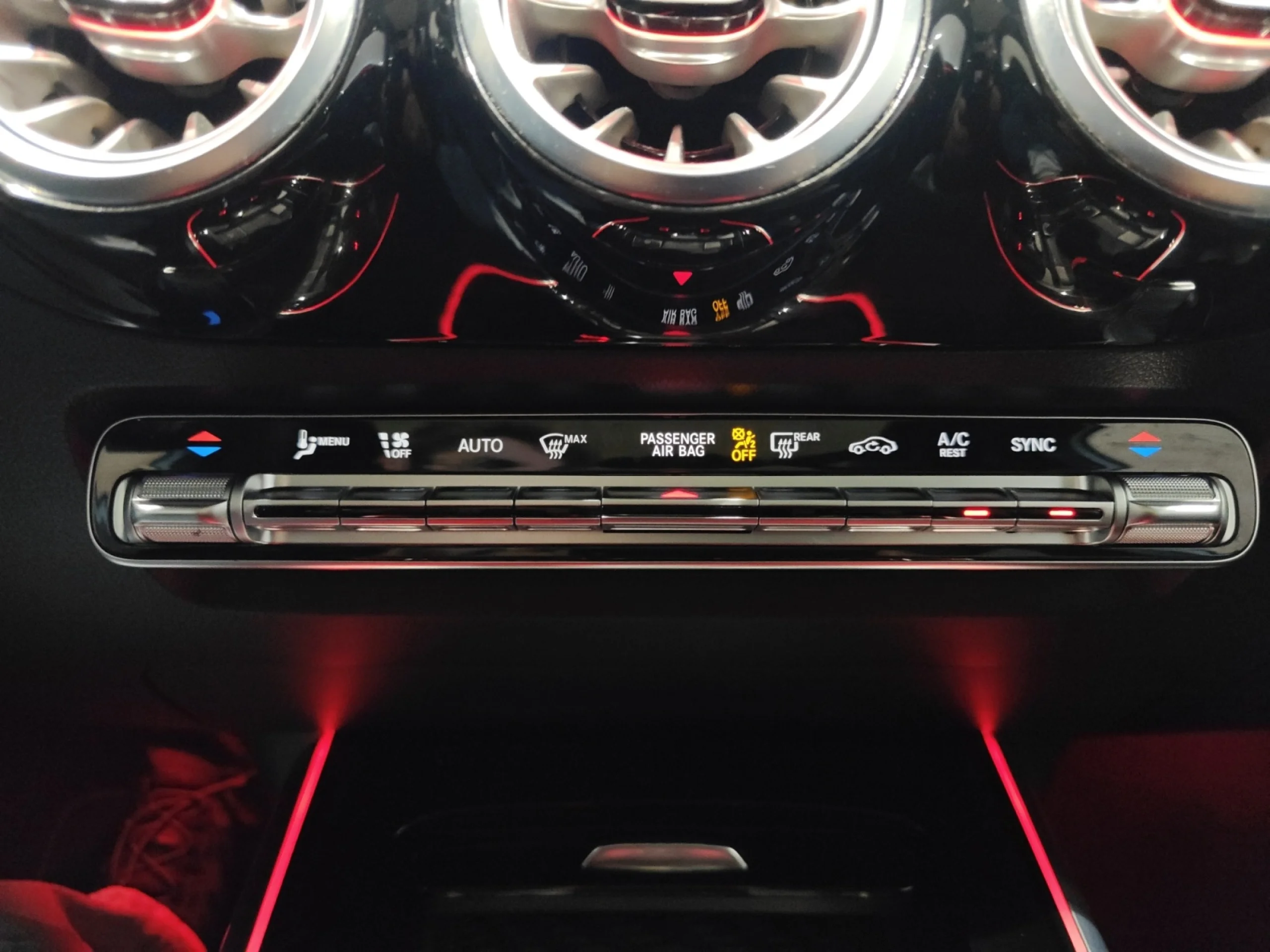 MERCEDES-BENZ GLA 200D - Foto 38