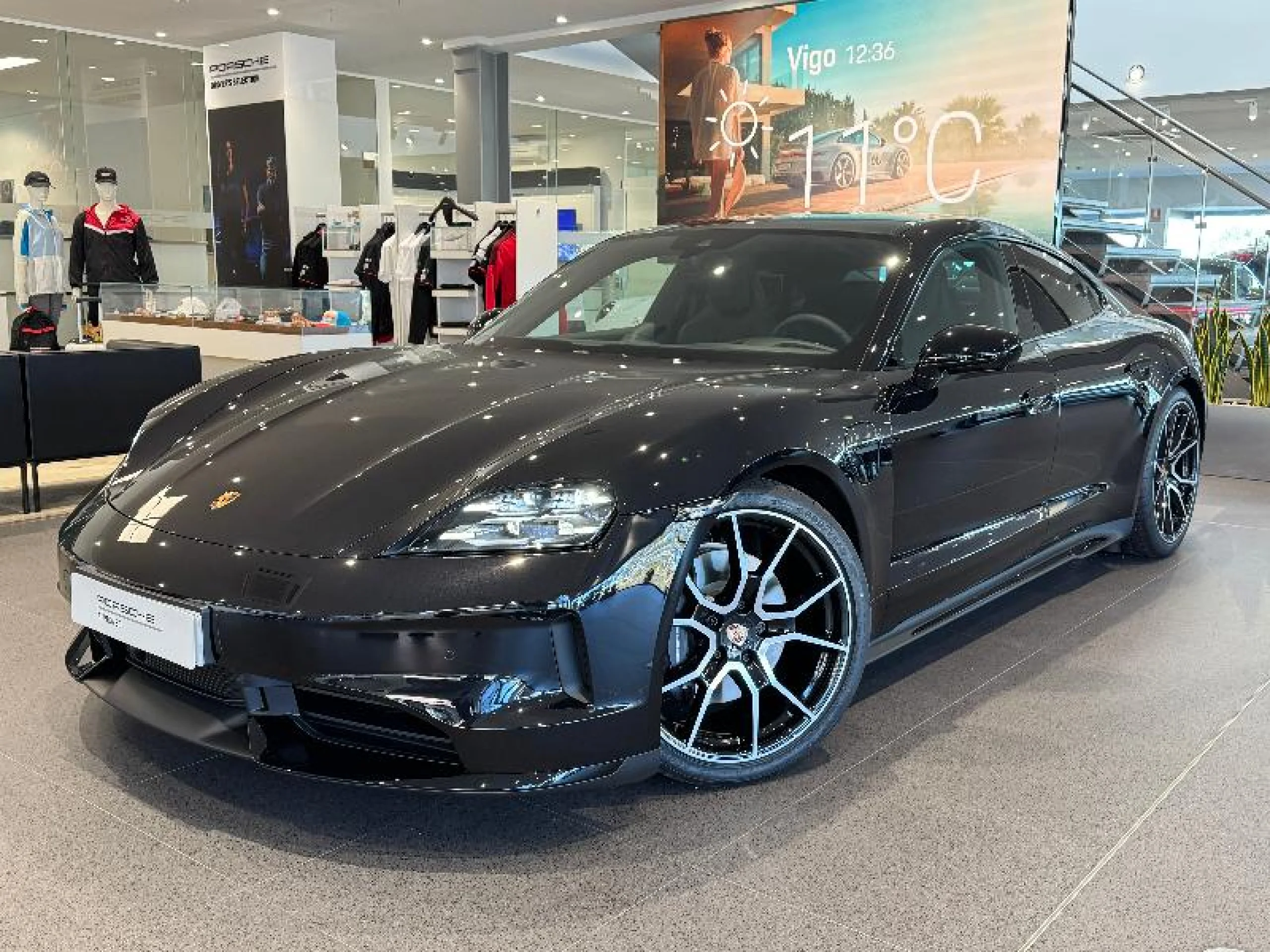 PORSCHE TAYCAN BLACK EDITION - Foto 1