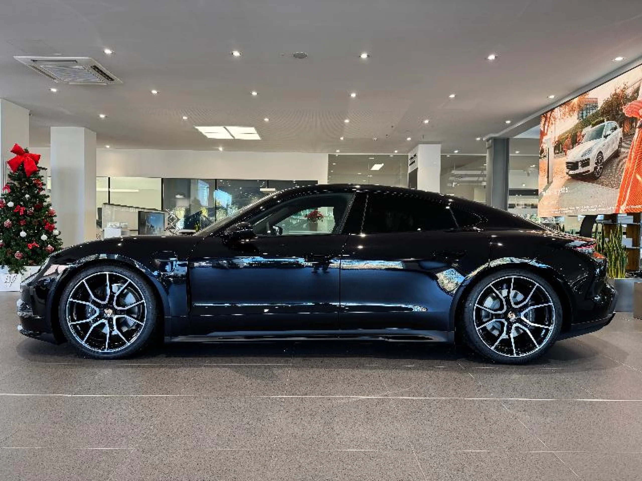 PORSCHE TAYCAN BLACK EDITION - Foto 2