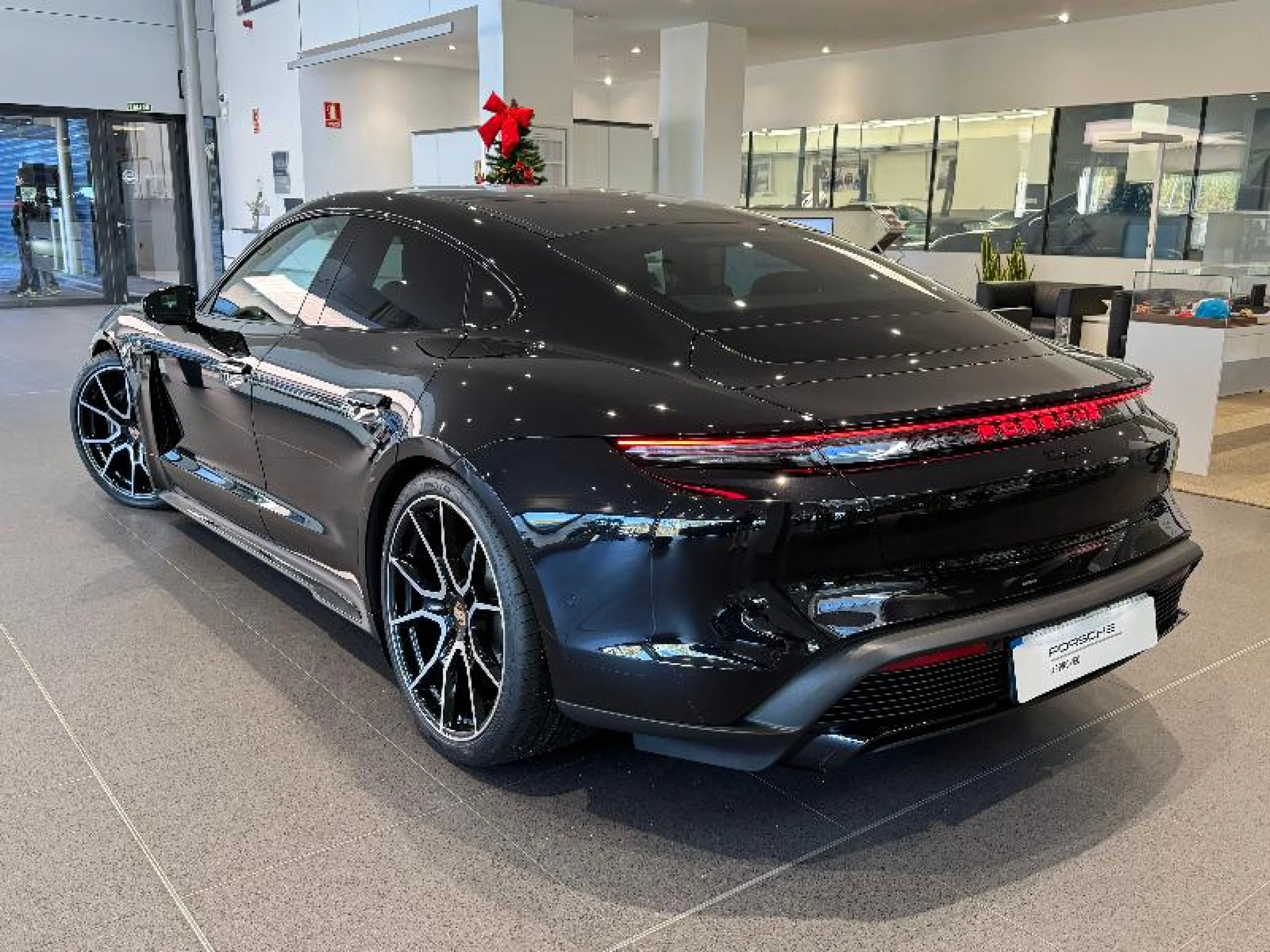 PORSCHE TAYCAN BLACK EDITION - Foto 3