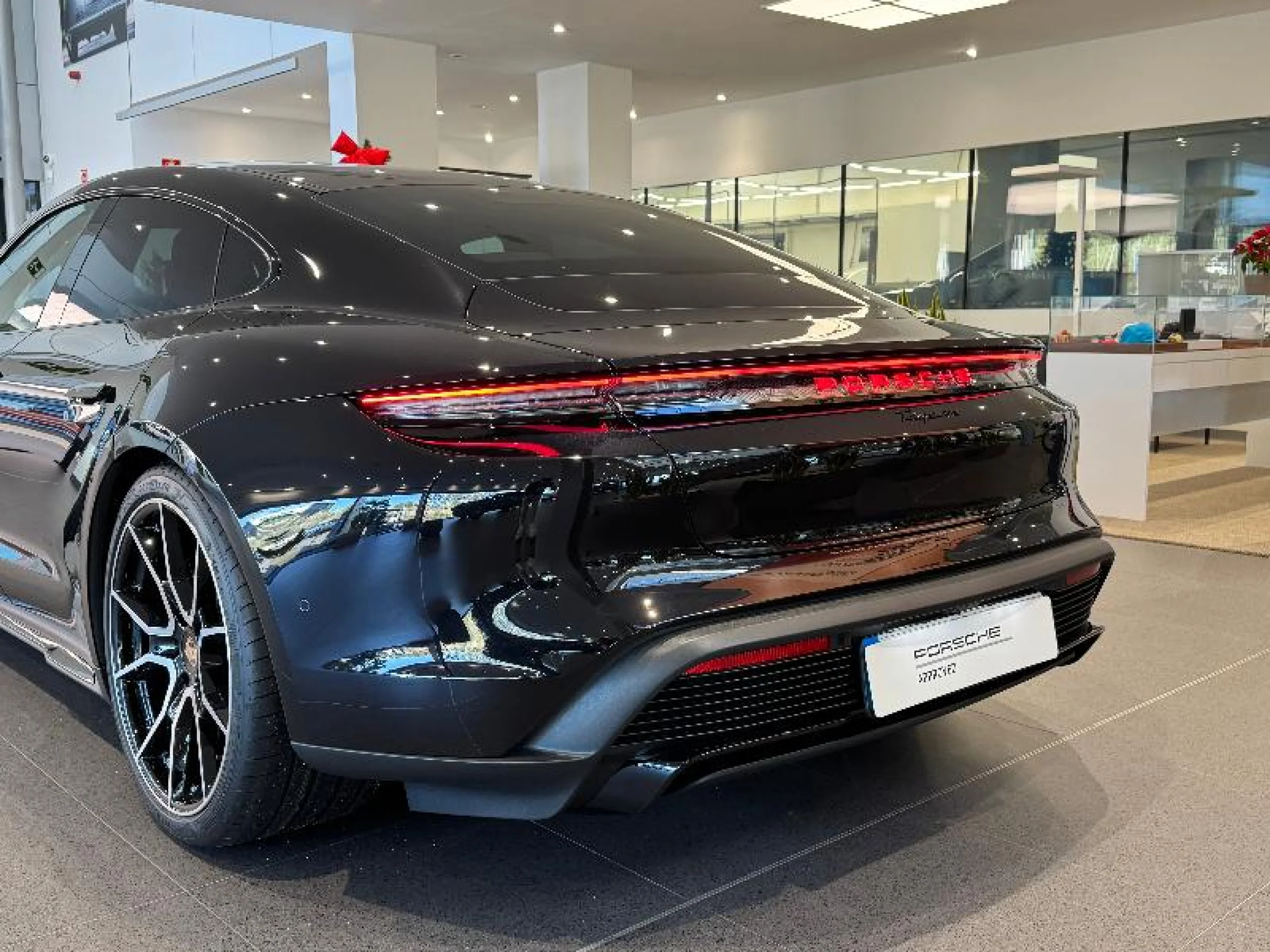 PORSCHE TAYCAN BLACK EDITION - Foto 4