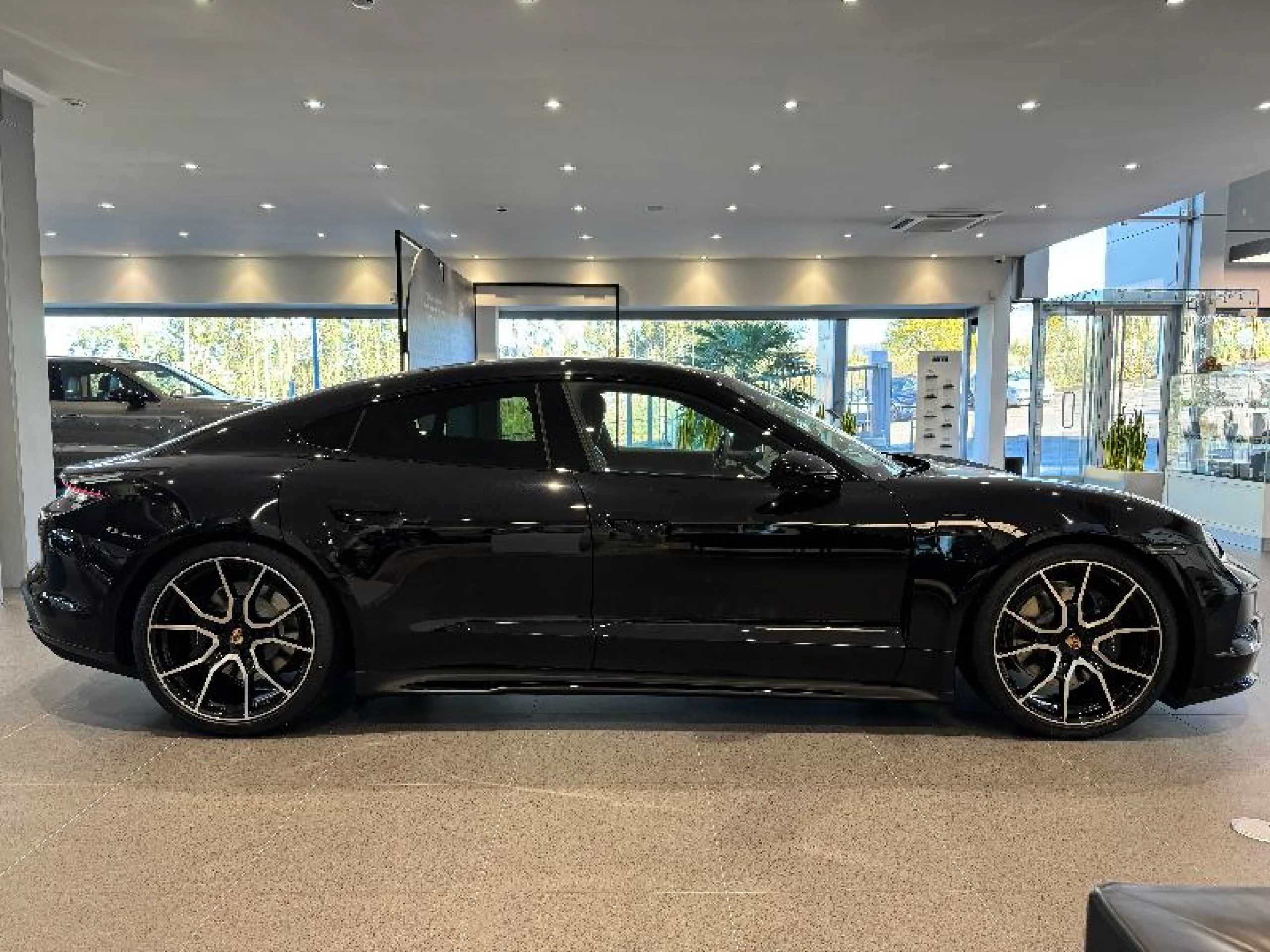 PORSCHE TAYCAN BLACK EDITION - Foto 6