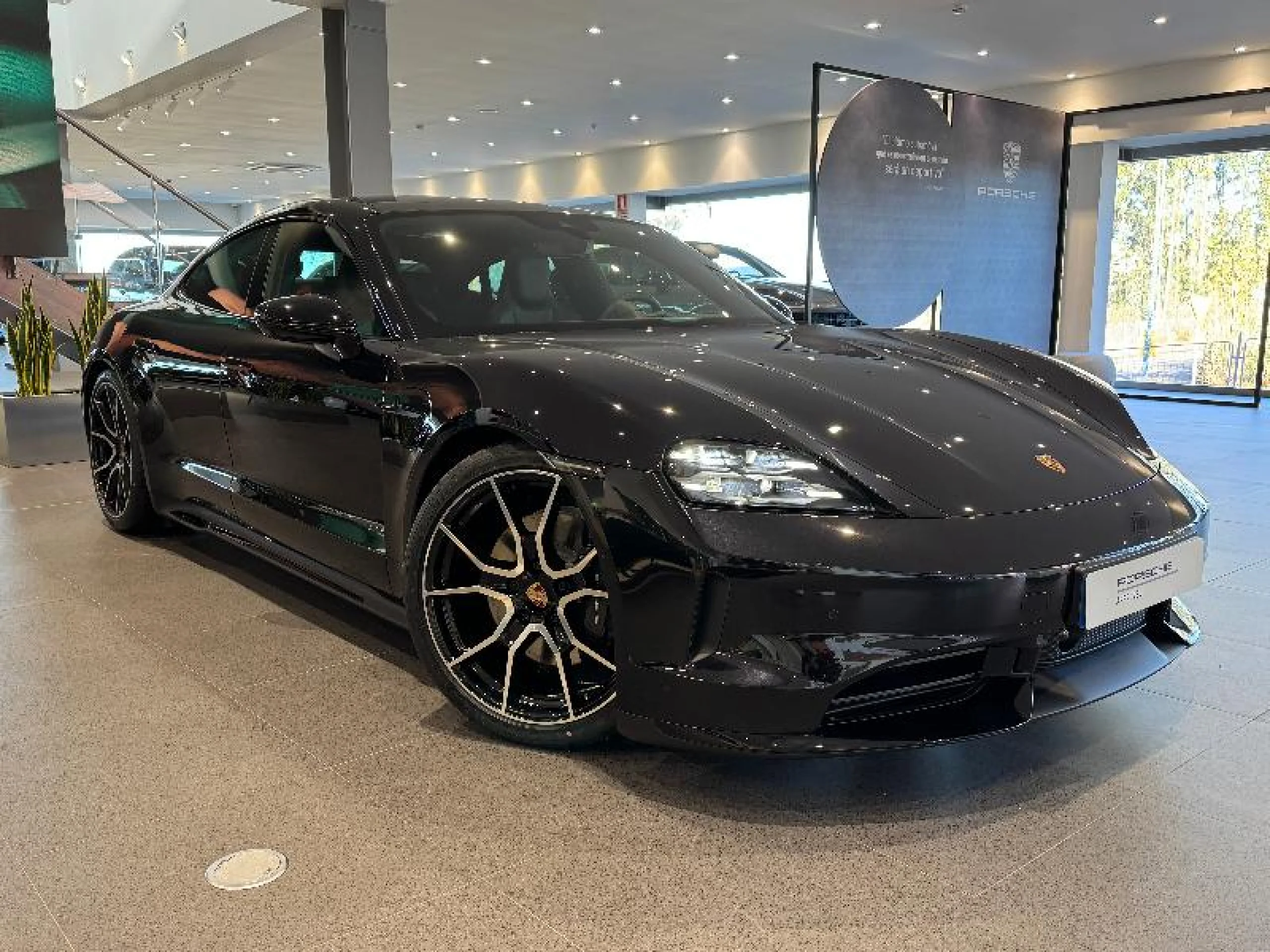 PORSCHE TAYCAN BLACK EDITION - Foto 7